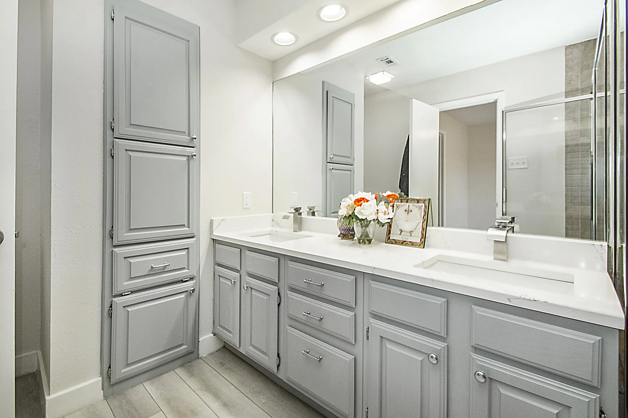 Condominium For Sale in Tarrant County , 1104 Riverchase Lane 204, Arlington, Texas 76011, 2 Bedroom, 2 Bathroom, Garage spaces, 939 Sqft, built in 1983, mls#21258171, Real Estate Agent in Arlington, Homes For Sale in Tarrant county, Homes For Sale in Arlington, Realtor in Arlington Texas, Real Estate Brokerage Independent Realty Texas, Luminita Cordes Realtor