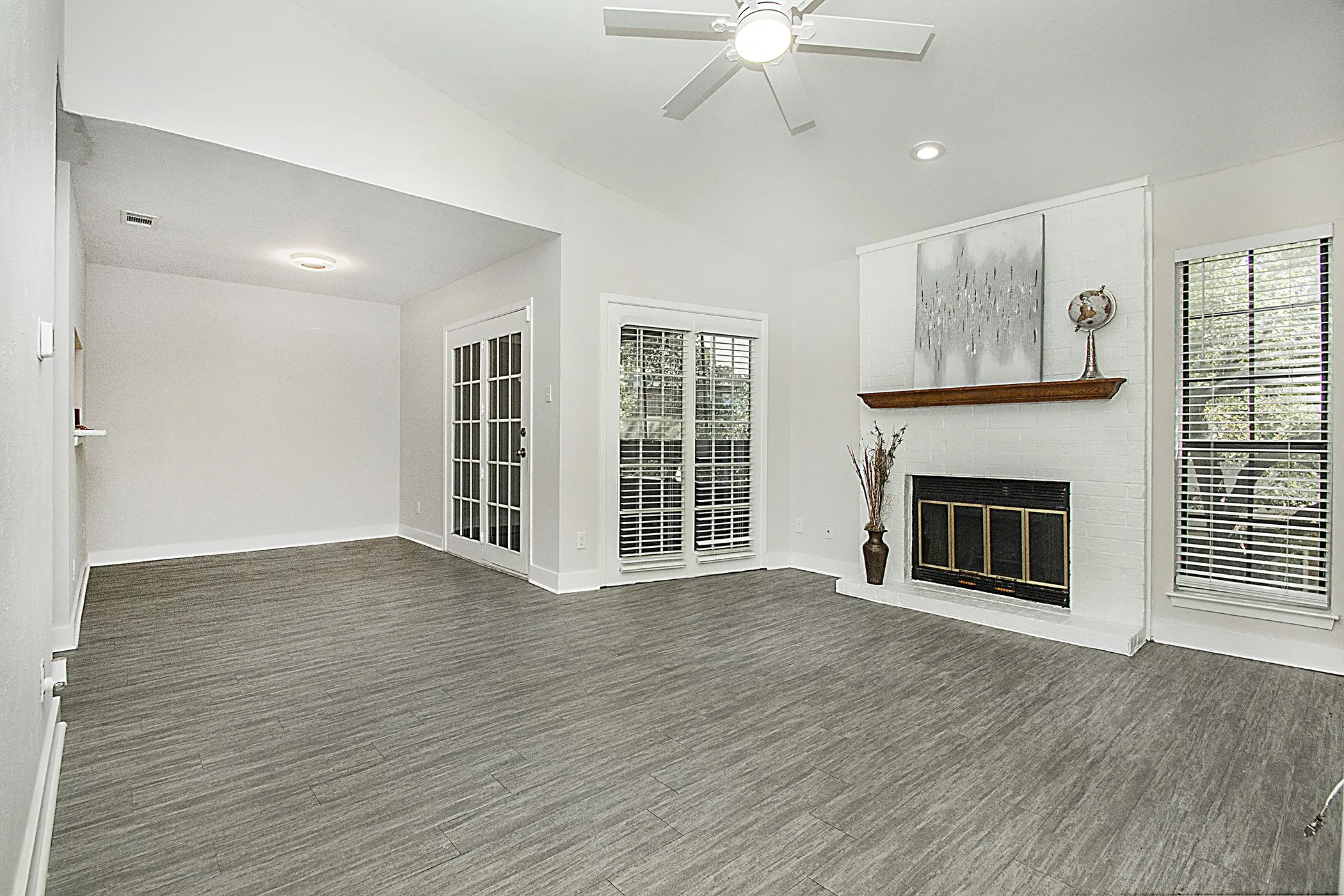 Condominium For Sale in Tarrant County , 1104 Riverchase Lane 204, Arlington, Texas 76011, 2 Bedroom, 2 Bathroom, Garage spaces, 939 Sqft, built in 1983, mls#21258171, Real Estate Agent in Arlington, Homes For Sale in Tarrant county, Homes For Sale in Arlington, Realtor in Arlington Texas, Real Estate Brokerage Independent Realty Texas, Luminita Cordes Realtor
