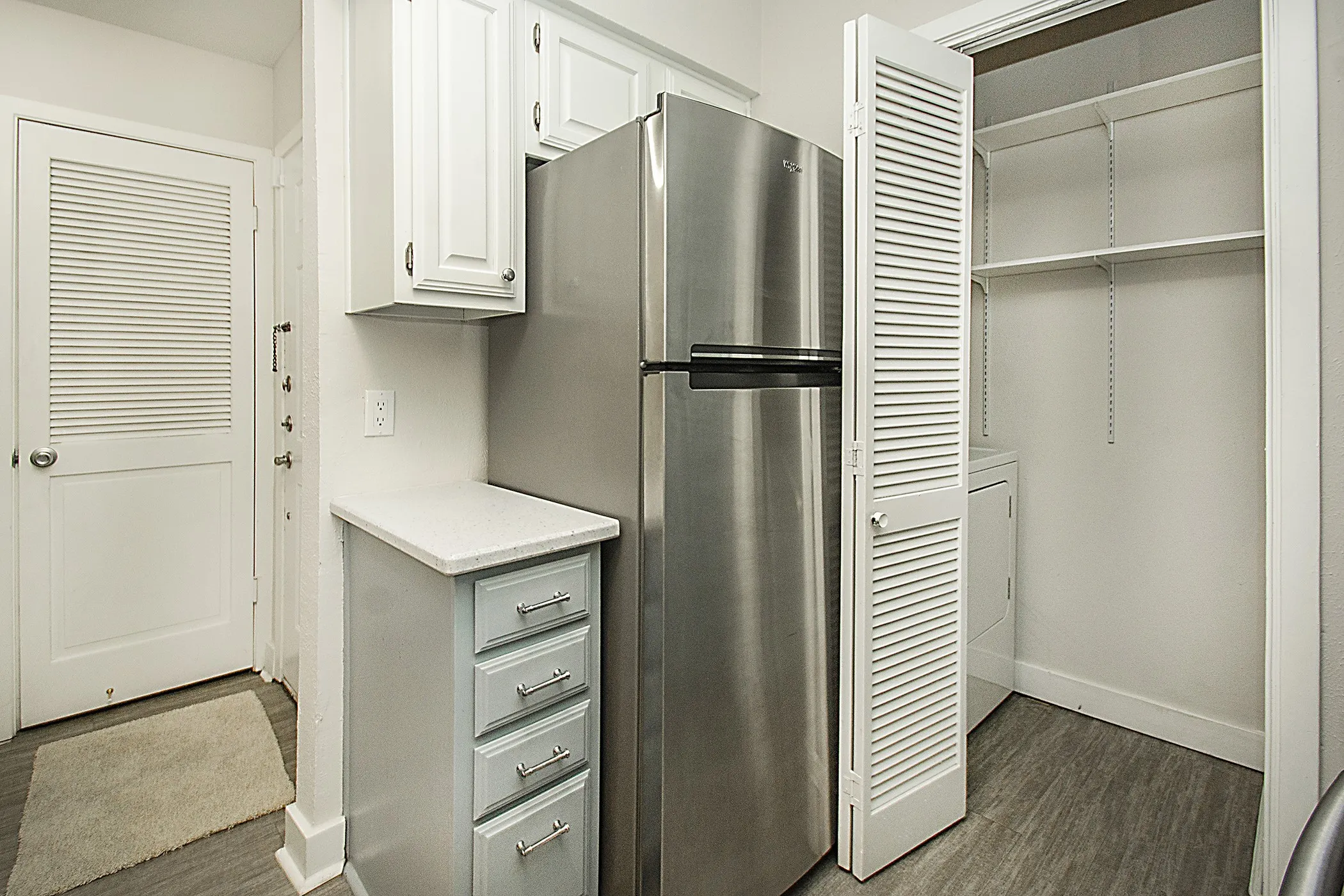 Condominium For Sale in Tarrant County , 1104 Riverchase Lane 204, Arlington, Texas 76011, 2 Bedroom, 2 Bathroom, Garage spaces, 939 Sqft, built in 1983, mls#21258171, Real Estate Agent in Arlington, Homes For Sale in Tarrant county, Homes For Sale in Arlington, Realtor in Arlington Texas, Real Estate Brokerage Independent Realty Texas, Luminita Cordes Realtor