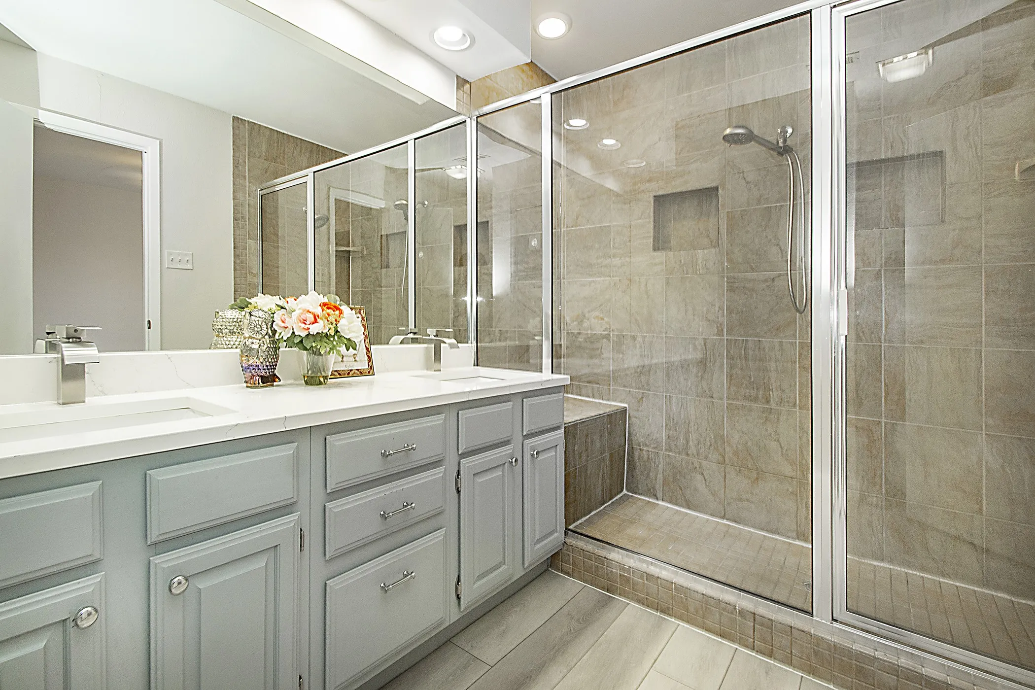 Condominium For Sale in Tarrant County , 1104 Riverchase Lane 204, Arlington, Texas 76011, 2 Bedroom, 2 Bathroom, Garage spaces, 939 Sqft, built in 1983, mls#21258171, Real Estate Agent in Arlington, Homes For Sale in Tarrant county, Homes For Sale in Arlington, Realtor in Arlington Texas, Real Estate Brokerage Independent Realty Texas, Luminita Cordes Realtor
