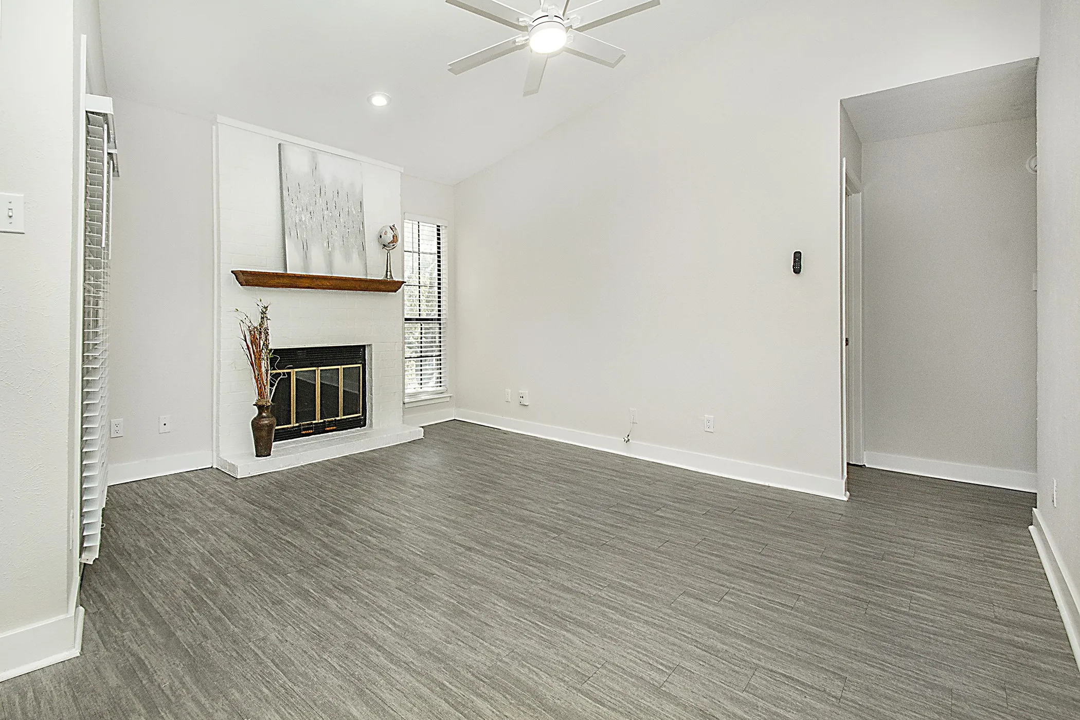 Condominium For Sale in Tarrant County , 1104 Riverchase Lane 204, Arlington, Texas 76011, 2 Bedroom, 2 Bathroom, Garage spaces, 939 Sqft, built in 1983, mls#21258171, Real Estate Agent in Arlington, Homes For Sale in Tarrant county, Homes For Sale in Arlington, Realtor in Arlington Texas, Real Estate Brokerage Independent Realty Texas, Luminita Cordes Realtor