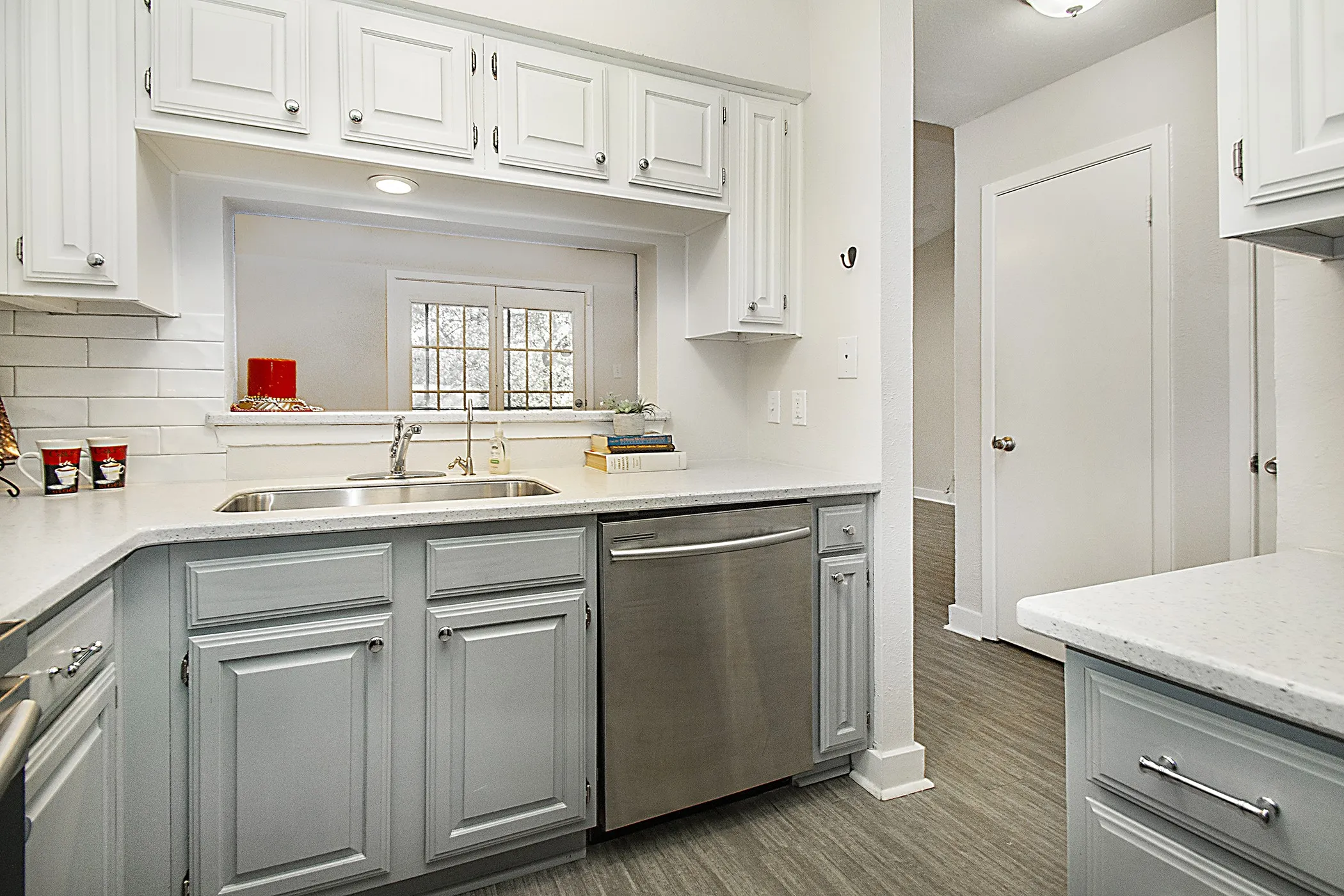 Condominium For Sale in Tarrant County , 1104 Riverchase Lane 204, Arlington, Texas 76011, 2 Bedroom, 2 Bathroom, Garage spaces, 939 Sqft, built in 1983, mls#21258171, Real Estate Agent in Arlington, Homes For Sale in Tarrant county, Homes For Sale in Arlington, Realtor in Arlington Texas, Real Estate Brokerage Independent Realty Texas, Luminita Cordes Realtor