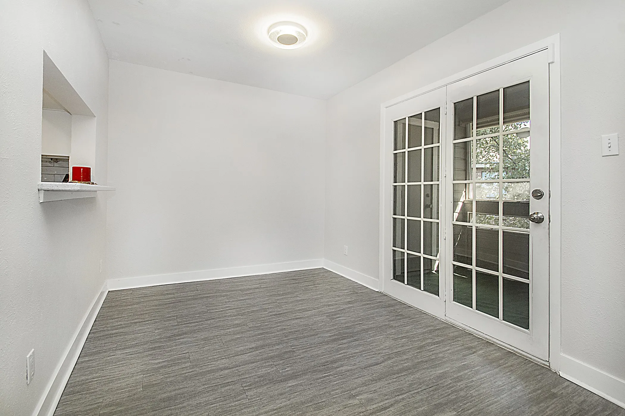 Condominium For Sale in Tarrant County , 1104 Riverchase Lane 204, Arlington, Texas 76011, 2 Bedroom, 2 Bathroom, Garage spaces, 939 Sqft, built in 1983, mls#21258171, Real Estate Agent in Arlington, Homes For Sale in Tarrant county, Homes For Sale in Arlington, Realtor in Arlington Texas, Real Estate Brokerage Independent Realty Texas, Luminita Cordes Realtor
