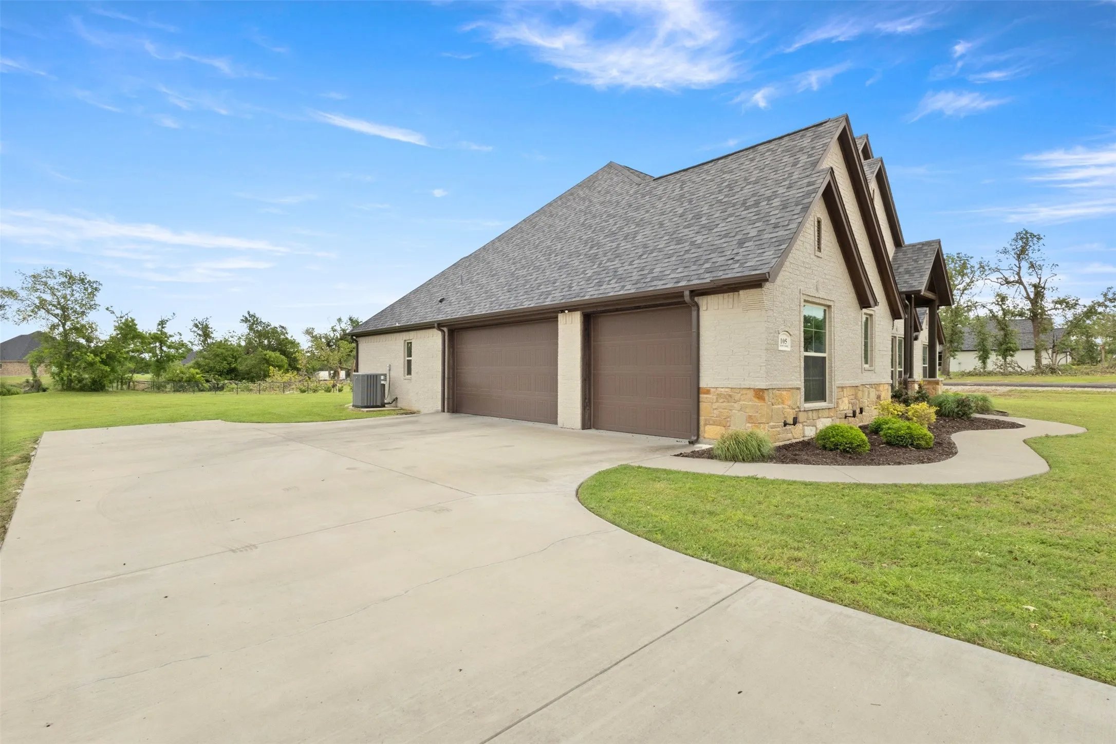 Single Family Residence For Sale in Parker County , 105 Clayton Crossing, Springtown, Texas 76082, 4 Bedroom, 3 Bathroom, 3 Garage spaces, 2,786 Sqft, built in 2022, mls#21250872, Real Estate Agent in Springtown, Homes For Sale in Parker county, Homes For Sale in Springtown, Realtor in Springtown Texas, Real Estate Brokerage Independent Realty Texas, Luminita Cordes Realtor