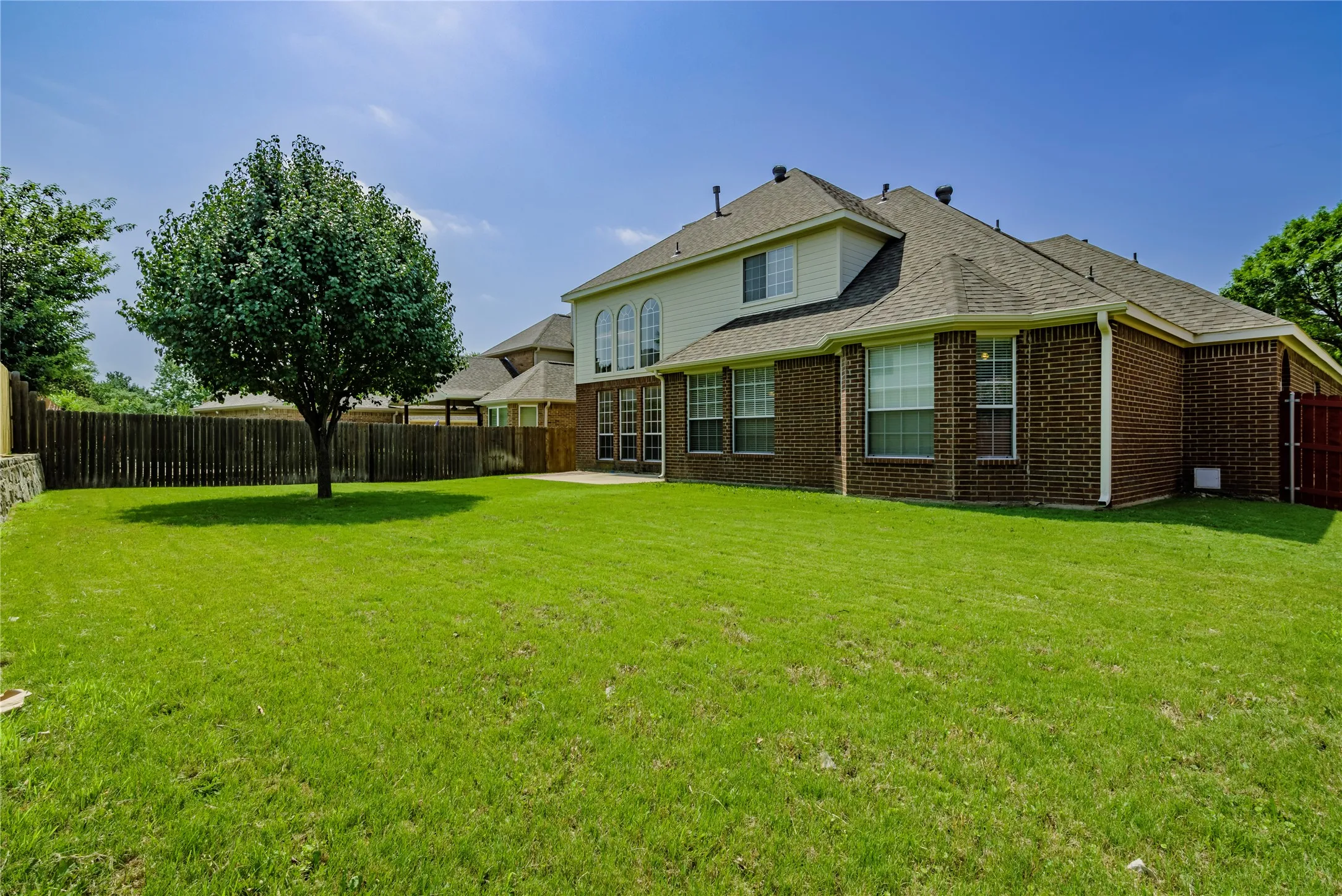 Single Family Residence For Sale in Tarrant County , 1211 Limestone Creek Drive, Keller, Texas 76248, 5 Bedroom, 3 Bathroom, 2 Garage spaces, 2,773 Sqft, built in 1999, Preowned, mls#21258055, Real Estate Agent in Keller, Homes For Sale in Tarrant county, Homes For Sale in Keller, Realtor in Keller Texas, Real Estate Brokerage Independent Realty Texas, Luminita Cordes Realtor