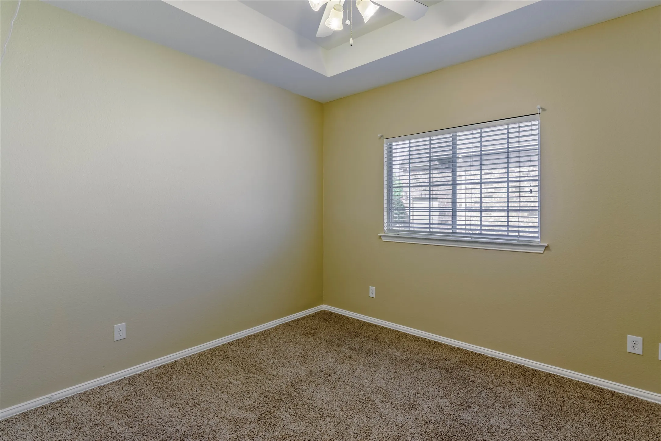 Single Family Residence For Sale in Tarrant County , 1211 Limestone Creek Drive, Keller, Texas 76248, 5 Bedroom, 3 Bathroom, 2 Garage spaces, 2,773 Sqft, built in 1999, Preowned, mls#21258055, Real Estate Agent in Keller, Homes For Sale in Tarrant county, Homes For Sale in Keller, Realtor in Keller Texas, Real Estate Brokerage Independent Realty Texas, Luminita Cordes Realtor