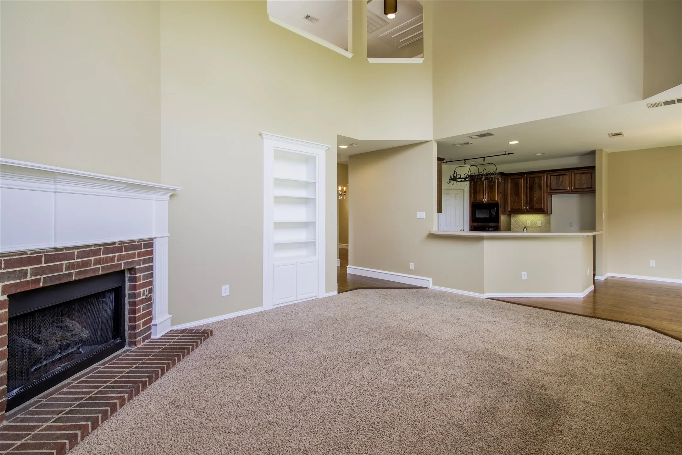 Single Family Residence For Sale in Tarrant County , 1211 Limestone Creek Drive, Keller, Texas 76248, 5 Bedroom, 3 Bathroom, 2 Garage spaces, 2,773 Sqft, built in 1999, Preowned, mls#21258055, Real Estate Agent in Keller, Homes For Sale in Tarrant county, Homes For Sale in Keller, Realtor in Keller Texas, Real Estate Brokerage Independent Realty Texas, Luminita Cordes Realtor