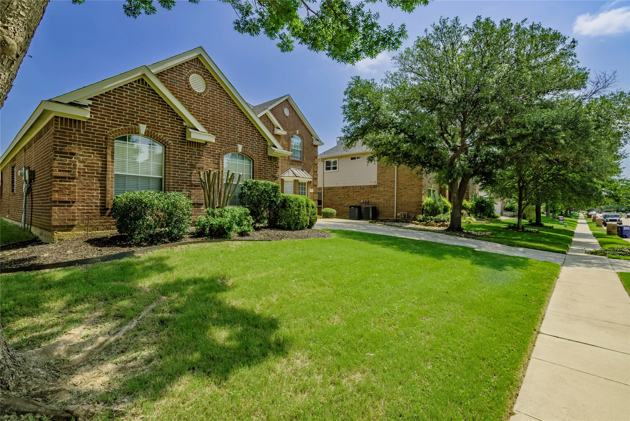 Single Family Residence For Sale in Tarrant County , 1211 Limestone Creek Drive, Keller, Texas 76248, 5 Bedroom, 3 Bathroom, 2 Garage spaces, 2,773 Sqft, built in 1999, Preowned, mls#21258055, Real Estate Agent in Keller, Homes For Sale in Tarrant county, Homes For Sale in Keller, Realtor in Keller Texas, Real Estate Brokerage Independent Realty Texas, Luminita Cordes Realtor