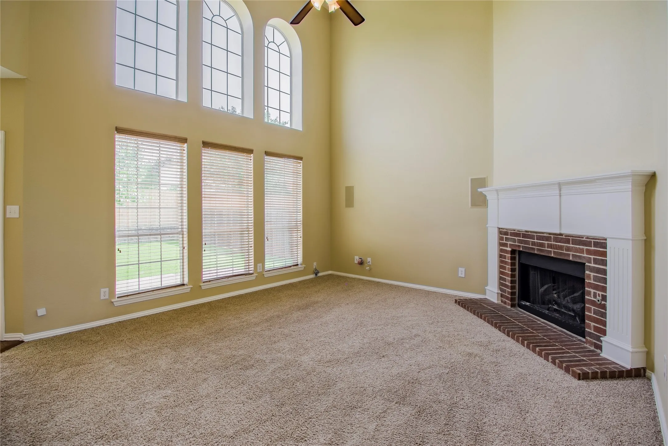 Single Family Residence For Sale in Tarrant County , 1211 Limestone Creek Drive, Keller, Texas 76248, 5 Bedroom, 3 Bathroom, 2 Garage spaces, 2,773 Sqft, built in 1999, Preowned, mls#21258055, Real Estate Agent in Keller, Homes For Sale in Tarrant county, Homes For Sale in Keller, Realtor in Keller Texas, Real Estate Brokerage Independent Realty Texas, Luminita Cordes Realtor