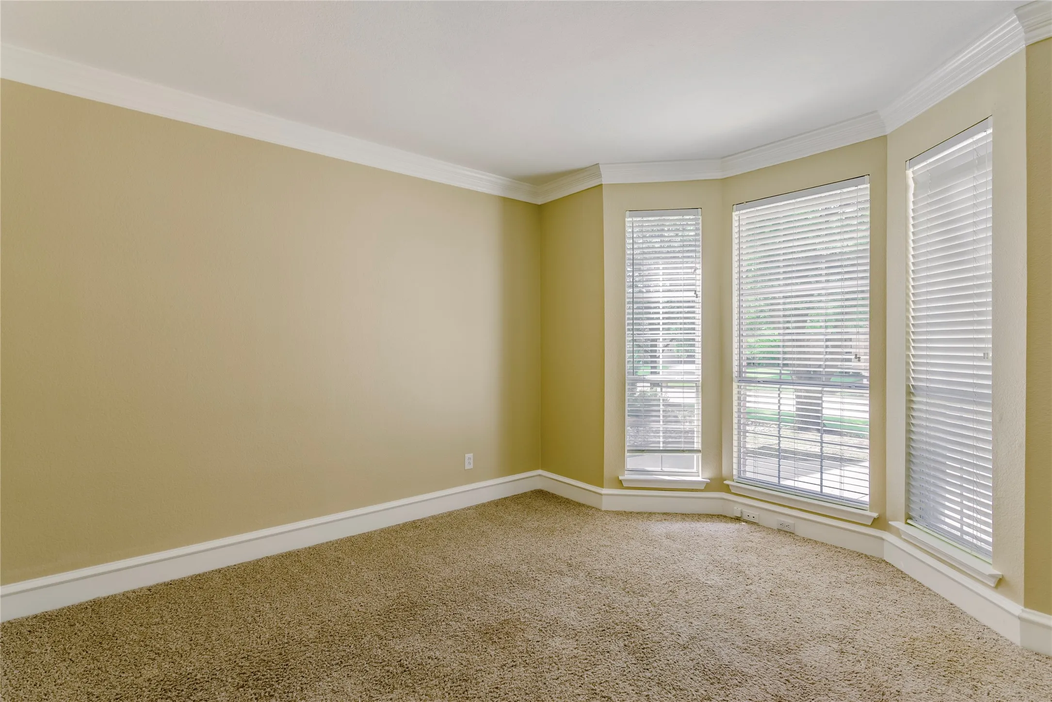 Single Family Residence For Sale in Tarrant County , 1211 Limestone Creek Drive, Keller, Texas 76248, 5 Bedroom, 3 Bathroom, 2 Garage spaces, 2,773 Sqft, built in 1999, Preowned, mls#21258055, Real Estate Agent in Keller, Homes For Sale in Tarrant county, Homes For Sale in Keller, Realtor in Keller Texas, Real Estate Brokerage Independent Realty Texas, Luminita Cordes Realtor