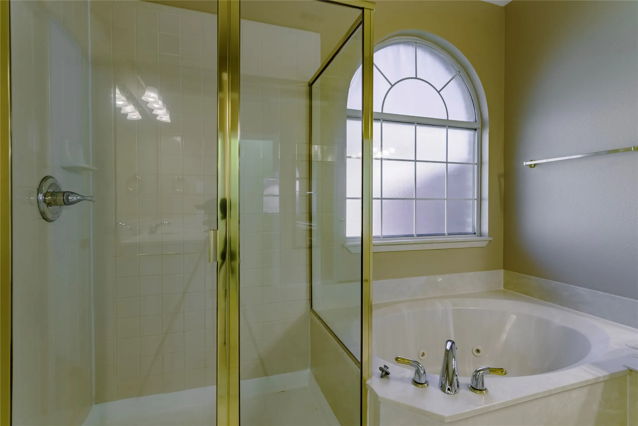 Single Family Residence For Sale in Tarrant County , 1211 Limestone Creek Drive, Keller, Texas 76248, 5 Bedroom, 3 Bathroom, 2 Garage spaces, 2,773 Sqft, built in 1999, Preowned, mls#21258055, Real Estate Agent in Keller, Homes For Sale in Tarrant county, Homes For Sale in Keller, Realtor in Keller Texas, Real Estate Brokerage Independent Realty Texas, Luminita Cordes Realtor