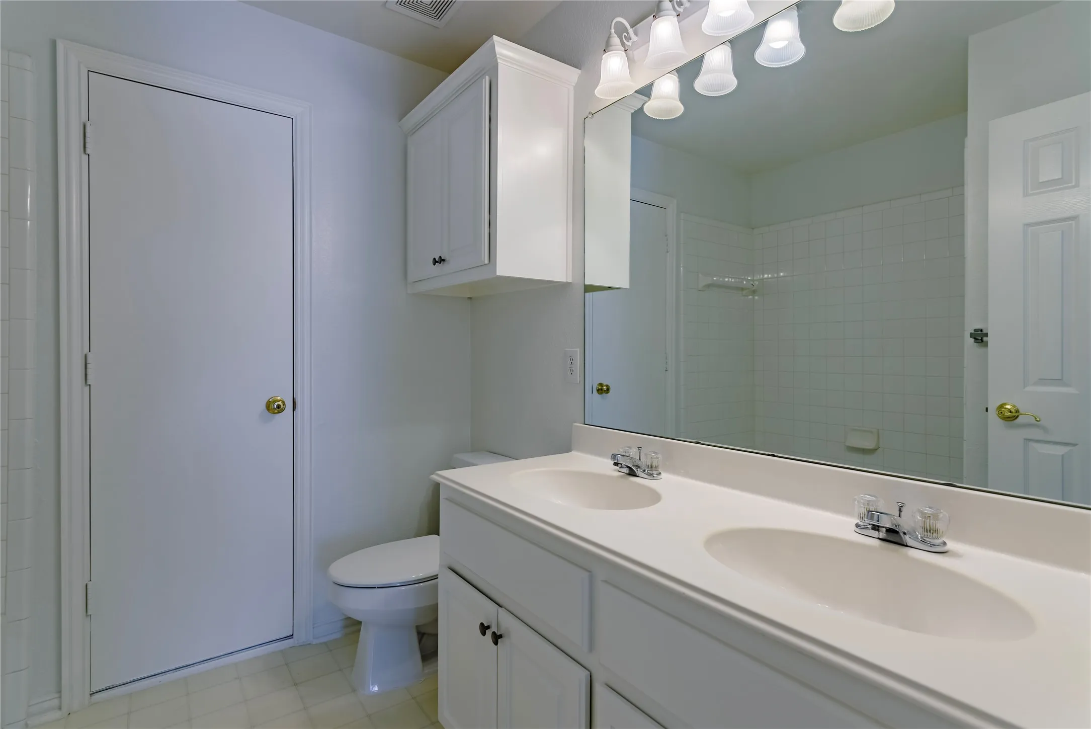 Single Family Residence For Sale in Tarrant County , 1211 Limestone Creek Drive, Keller, Texas 76248, 5 Bedroom, 3 Bathroom, 2 Garage spaces, 2,773 Sqft, built in 1999, Preowned, mls#21258055, Real Estate Agent in Keller, Homes For Sale in Tarrant county, Homes For Sale in Keller, Realtor in Keller Texas, Real Estate Brokerage Independent Realty Texas, Luminita Cordes Realtor
