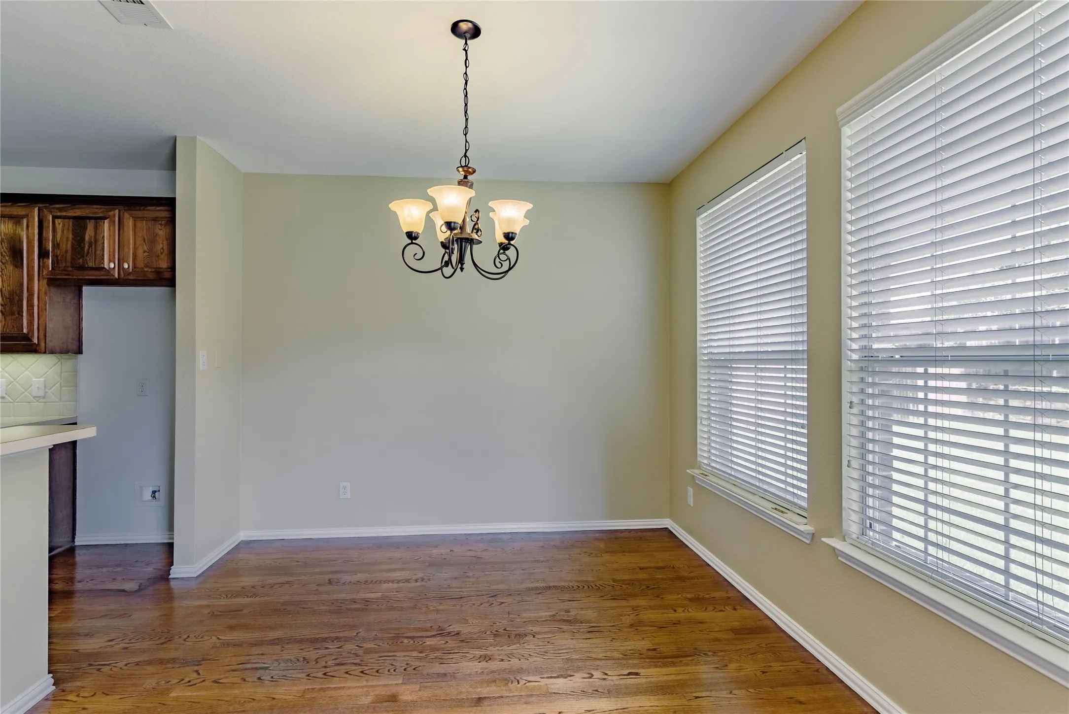 Single Family Residence For Sale in Tarrant County , 1211 Limestone Creek Drive, Keller, Texas 76248, 5 Bedroom, 3 Bathroom, 2 Garage spaces, 2,773 Sqft, built in 1999, Preowned, mls#21258055, Real Estate Agent in Keller, Homes For Sale in Tarrant county, Homes For Sale in Keller, Realtor in Keller Texas, Real Estate Brokerage Independent Realty Texas, Luminita Cordes Realtor