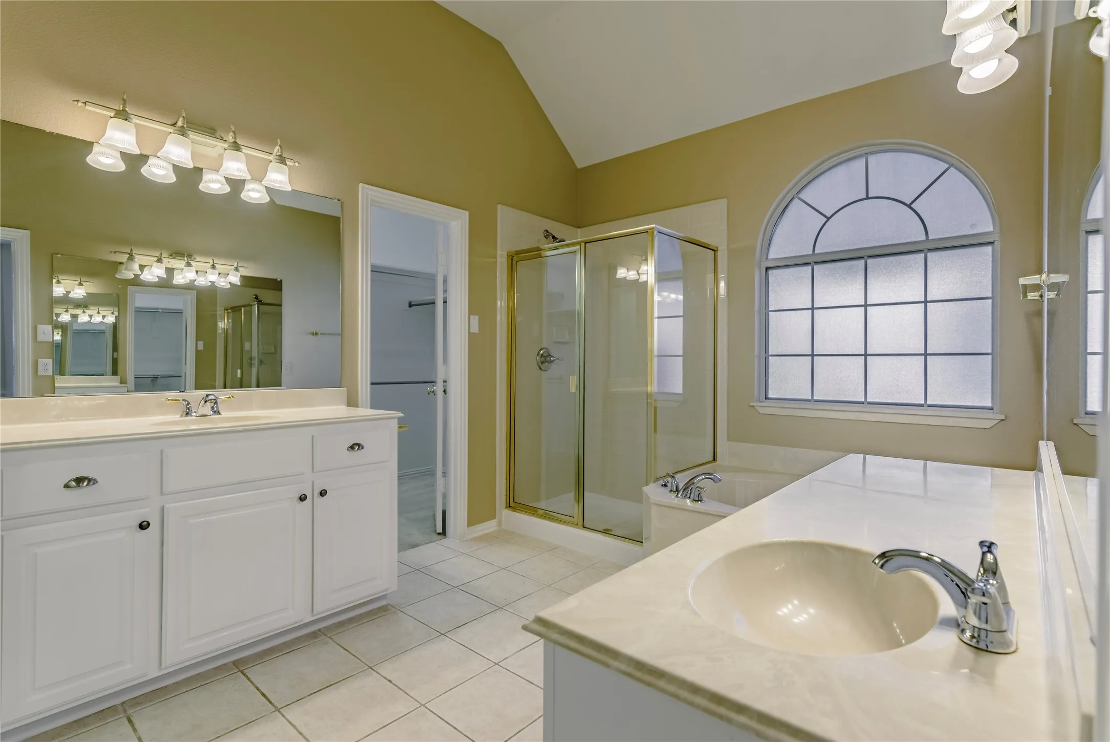 Single Family Residence For Sale in Tarrant County , 1211 Limestone Creek Drive, Keller, Texas 76248, 5 Bedroom, 3 Bathroom, 2 Garage spaces, 2,773 Sqft, built in 1999, Preowned, mls#21258055, Real Estate Agent in Keller, Homes For Sale in Tarrant county, Homes For Sale in Keller, Realtor in Keller Texas, Real Estate Brokerage Independent Realty Texas, Luminita Cordes Realtor