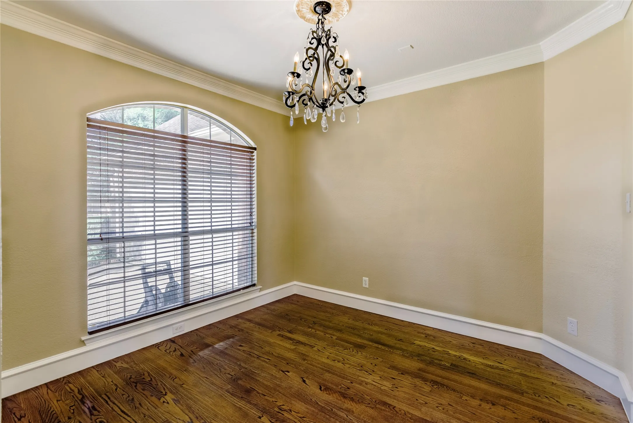 Single Family Residence For Sale in Tarrant County , 1211 Limestone Creek Drive, Keller, Texas 76248, 5 Bedroom, 3 Bathroom, 2 Garage spaces, 2,773 Sqft, built in 1999, Preowned, mls#21258055, Real Estate Agent in Keller, Homes For Sale in Tarrant county, Homes For Sale in Keller, Realtor in Keller Texas, Real Estate Brokerage Independent Realty Texas, Luminita Cordes Realtor