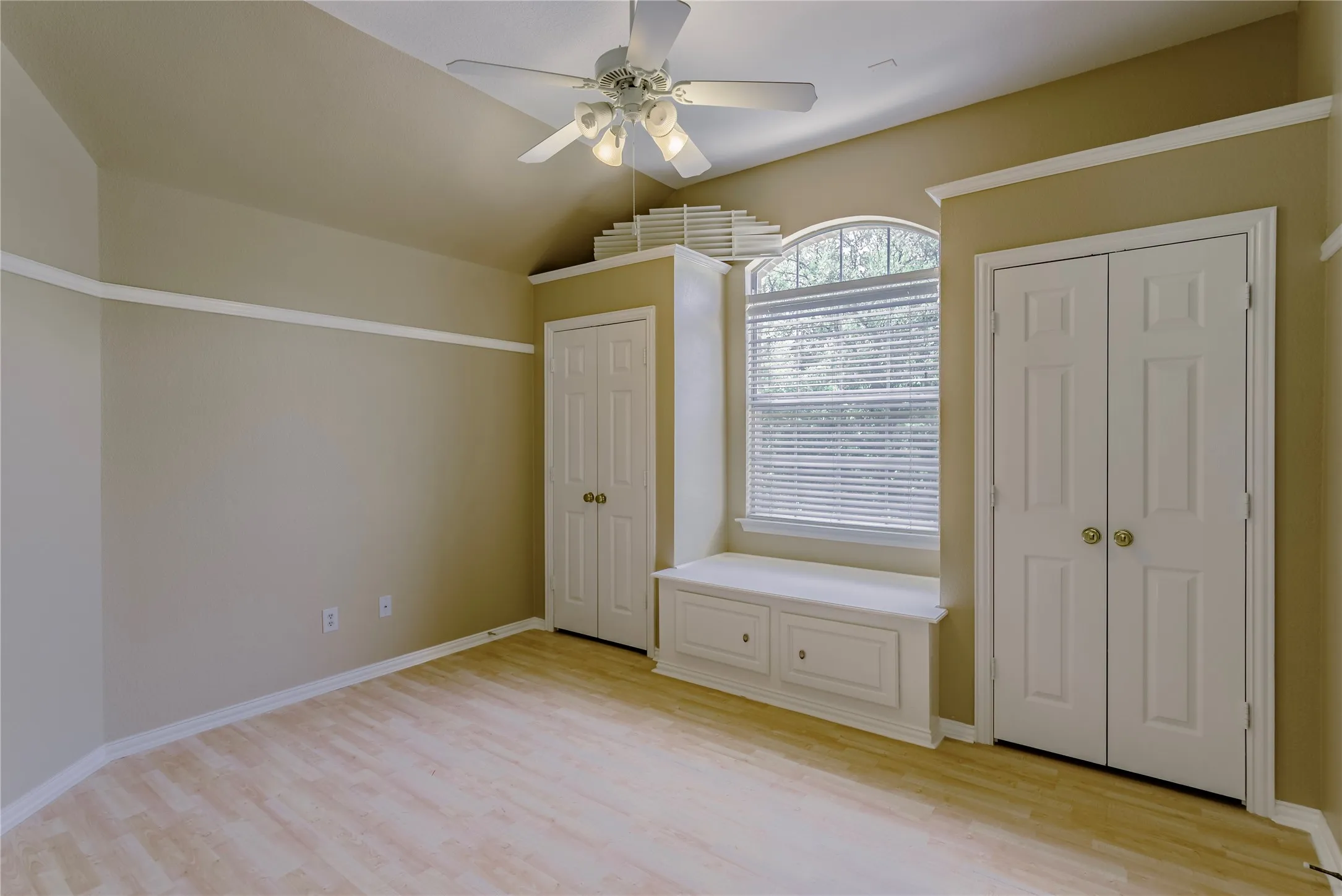 Single Family Residence For Sale in Tarrant County , 1211 Limestone Creek Drive, Keller, Texas 76248, 5 Bedroom, 3 Bathroom, 2 Garage spaces, 2,773 Sqft, built in 1999, Preowned, mls#21258055, Real Estate Agent in Keller, Homes For Sale in Tarrant county, Homes For Sale in Keller, Realtor in Keller Texas, Real Estate Brokerage Independent Realty Texas, Luminita Cordes Realtor