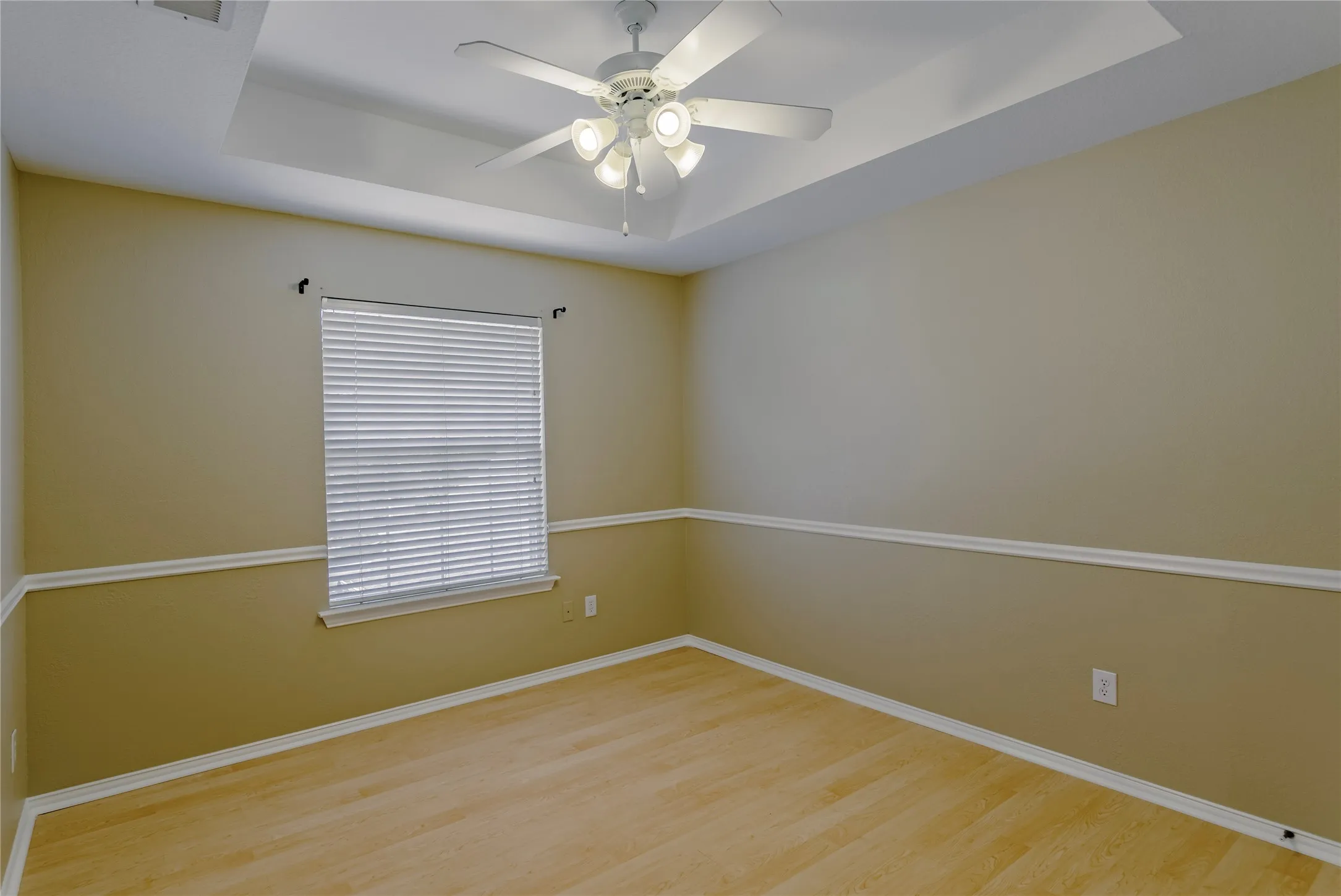 Single Family Residence For Sale in Tarrant County , 1211 Limestone Creek Drive, Keller, Texas 76248, 5 Bedroom, 3 Bathroom, 2 Garage spaces, 2,773 Sqft, built in 1999, Preowned, mls#21258055, Real Estate Agent in Keller, Homes For Sale in Tarrant county, Homes For Sale in Keller, Realtor in Keller Texas, Real Estate Brokerage Independent Realty Texas, Luminita Cordes Realtor