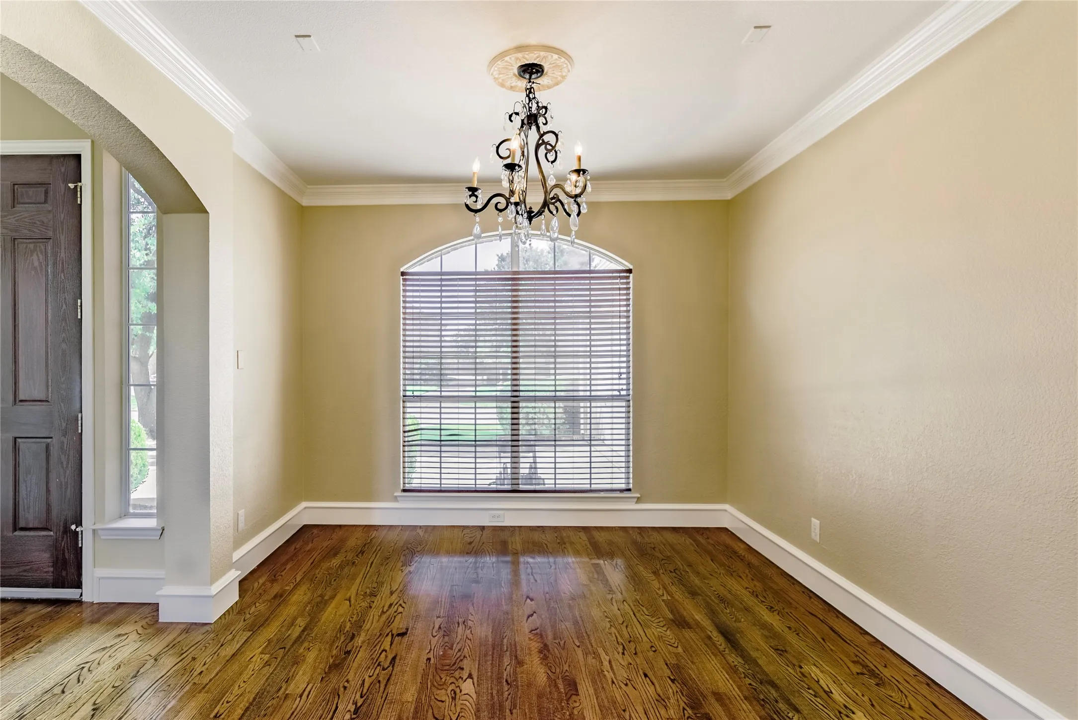 Single Family Residence For Sale in Tarrant County , 1211 Limestone Creek Drive, Keller, Texas 76248, 5 Bedroom, 3 Bathroom, 2 Garage spaces, 2,773 Sqft, built in 1999, Preowned, mls#21258055, Real Estate Agent in Keller, Homes For Sale in Tarrant county, Homes For Sale in Keller, Realtor in Keller Texas, Real Estate Brokerage Independent Realty Texas, Luminita Cordes Realtor