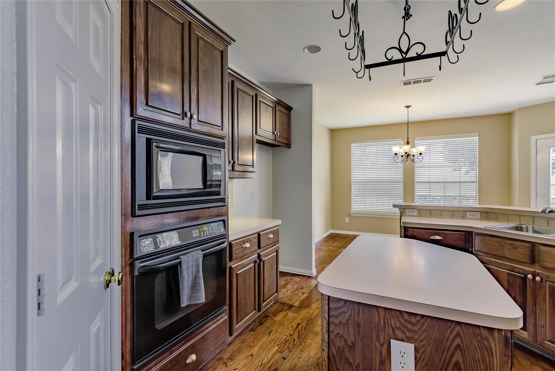 Single Family Residence For Sale in Tarrant County , 1211 Limestone Creek Drive, Keller, Texas 76248, 5 Bedroom, 3 Bathroom, 2 Garage spaces, 2,773 Sqft, built in 1999, Preowned, mls#21258055, Real Estate Agent in Keller, Homes For Sale in Tarrant county, Homes For Sale in Keller, Realtor in Keller Texas, Real Estate Brokerage Independent Realty Texas, Luminita Cordes Realtor