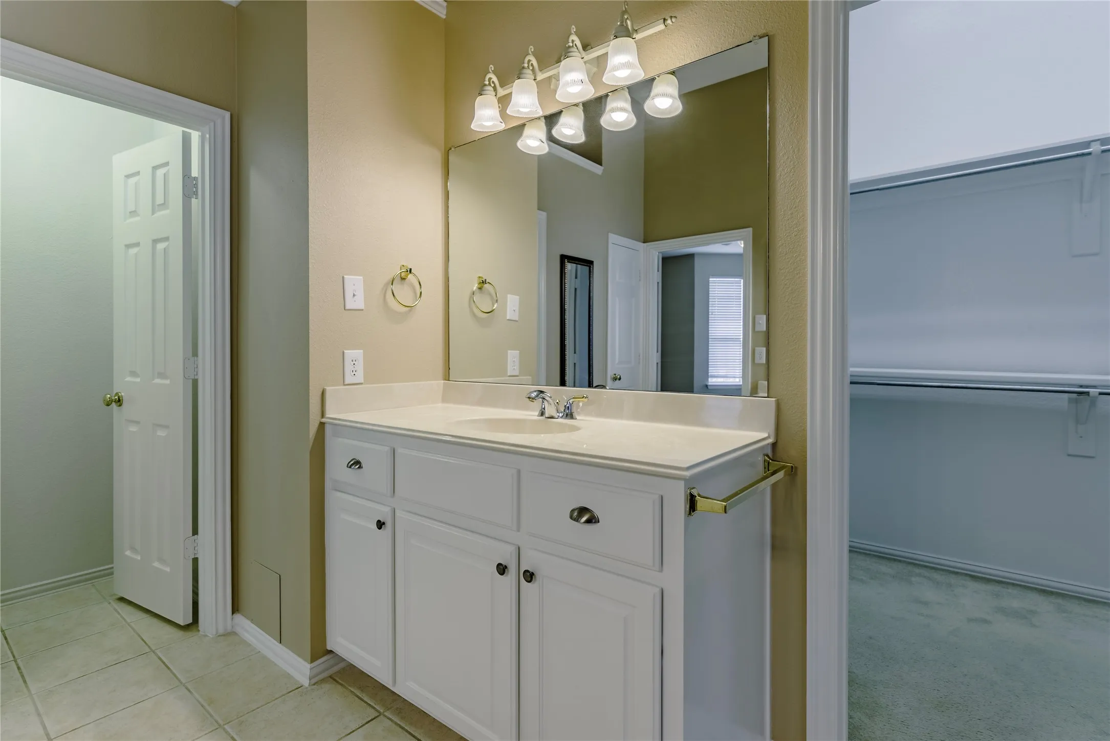 Single Family Residence For Sale in Tarrant County , 1211 Limestone Creek Drive, Keller, Texas 76248, 5 Bedroom, 3 Bathroom, 2 Garage spaces, 2,773 Sqft, built in 1999, Preowned, mls#21258055, Real Estate Agent in Keller, Homes For Sale in Tarrant county, Homes For Sale in Keller, Realtor in Keller Texas, Real Estate Brokerage Independent Realty Texas, Luminita Cordes Realtor