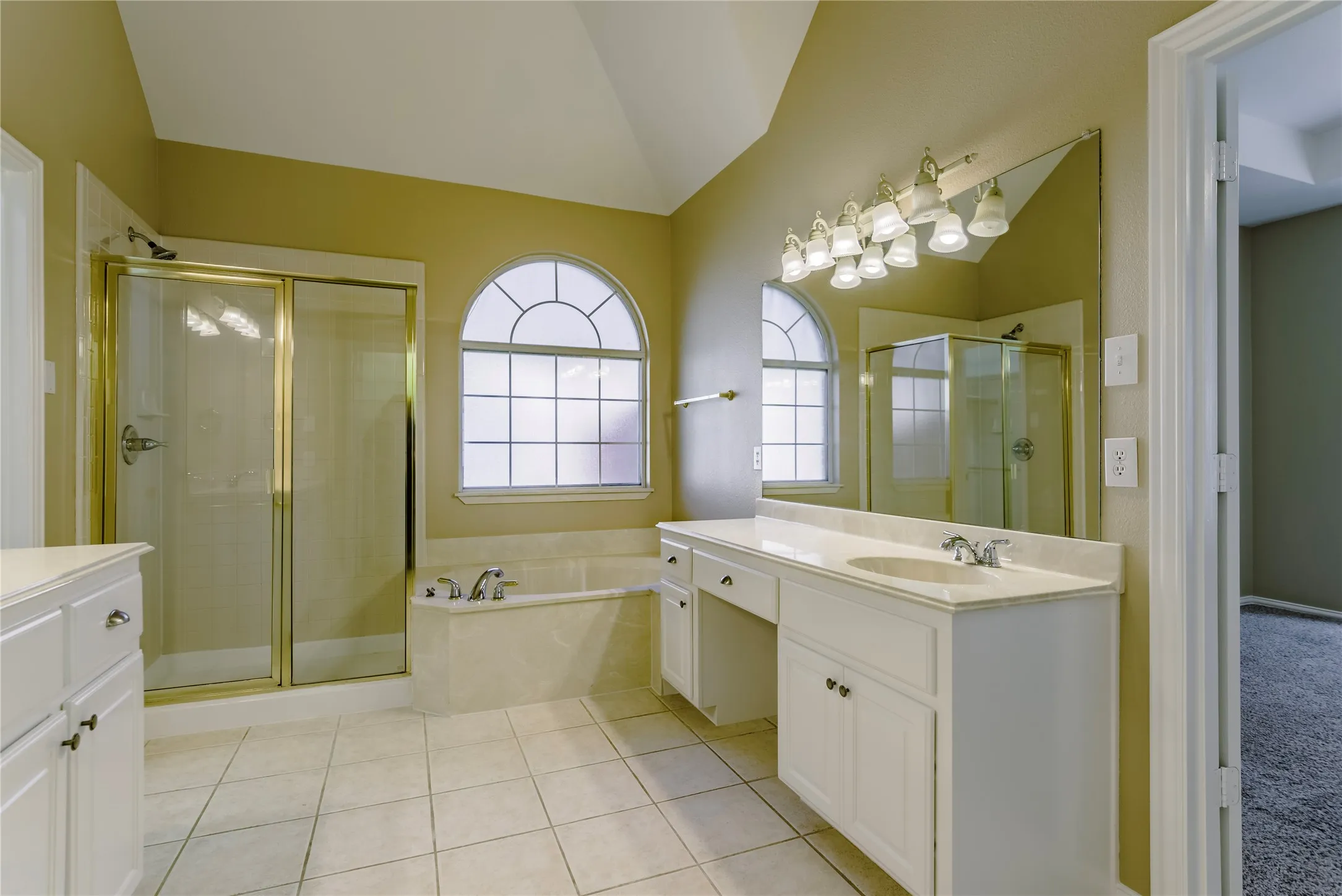 Single Family Residence For Sale in Tarrant County , 1211 Limestone Creek Drive, Keller, Texas 76248, 5 Bedroom, 3 Bathroom, 2 Garage spaces, 2,773 Sqft, built in 1999, Preowned, mls#21258055, Real Estate Agent in Keller, Homes For Sale in Tarrant county, Homes For Sale in Keller, Realtor in Keller Texas, Real Estate Brokerage Independent Realty Texas, Luminita Cordes Realtor