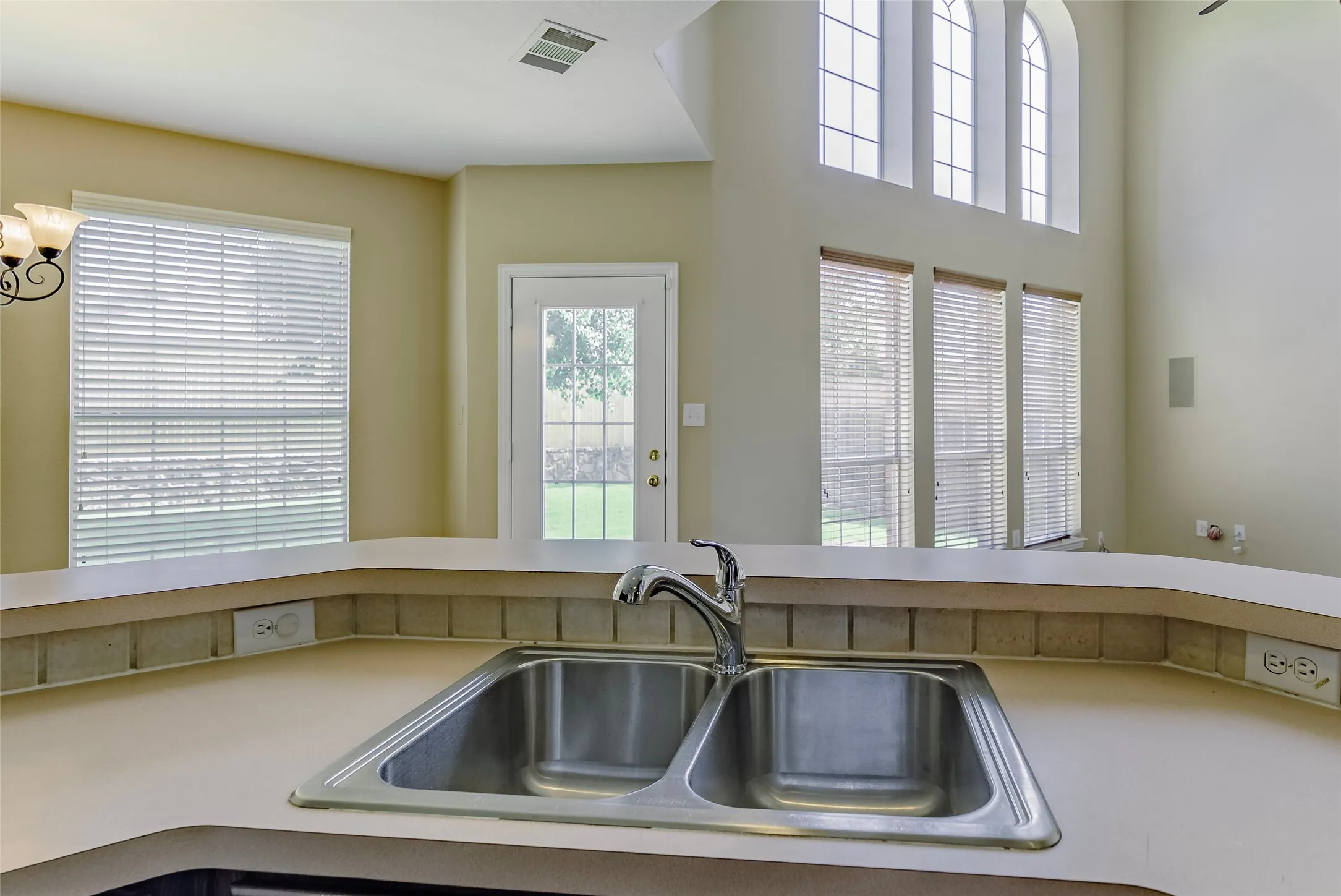 Single Family Residence For Sale in Tarrant County , 1211 Limestone Creek Drive, Keller, Texas 76248, 5 Bedroom, 3 Bathroom, 2 Garage spaces, 2,773 Sqft, built in 1999, Preowned, mls#21258055, Real Estate Agent in Keller, Homes For Sale in Tarrant county, Homes For Sale in Keller, Realtor in Keller Texas, Real Estate Brokerage Independent Realty Texas, Luminita Cordes Realtor