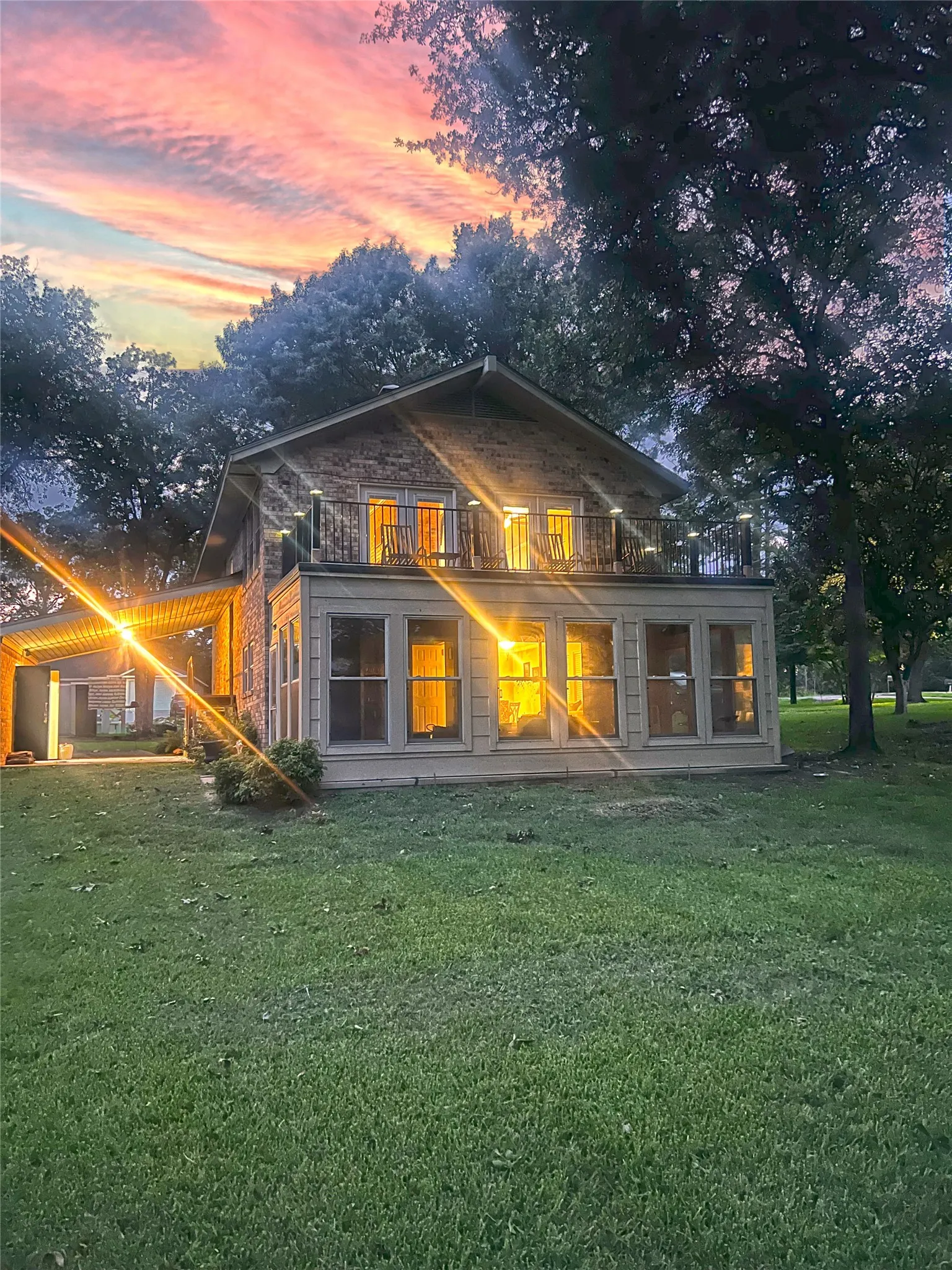 Single Family Residence For Rent in Henderson County , 542 Wildewood Drive, Chandler, Texas 75758, 3 Bedrooms, 2 Bathrooms, Garage spaces, 2,100 Sqft, built in 1977, Price $2,795, mls#21256589, Real Estate Agent in Chandler, Homes For Rent in Henderson county, Homes For Rent in Chandler, Realtor in Chandler Texas, Real Estate Brokerage Independent Realty Texas, Luminita Cordes Realtor