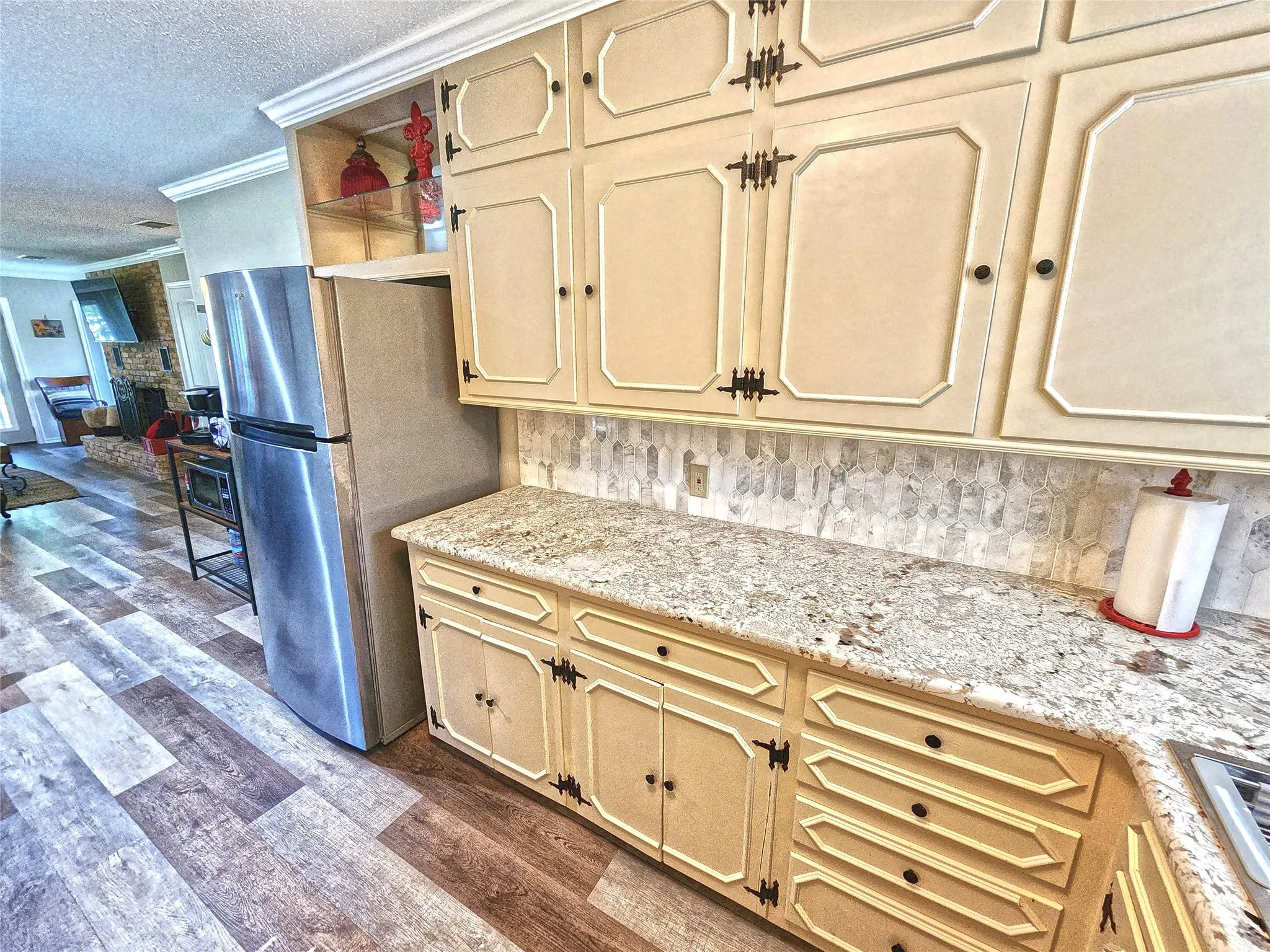 Single Family Residence For Rent in Henderson County , 542 Wildewood Drive, Chandler, Texas 75758, 3 Bedrooms, 2 Bathrooms, Garage spaces, 2,100 Sqft, built in 1977, Price $2,795, mls#21256589, Real Estate Agent in Chandler, Homes For Rent in Henderson county, Homes For Rent in Chandler, Realtor in Chandler Texas, Real Estate Brokerage Independent Realty Texas, Luminita Cordes Realtor