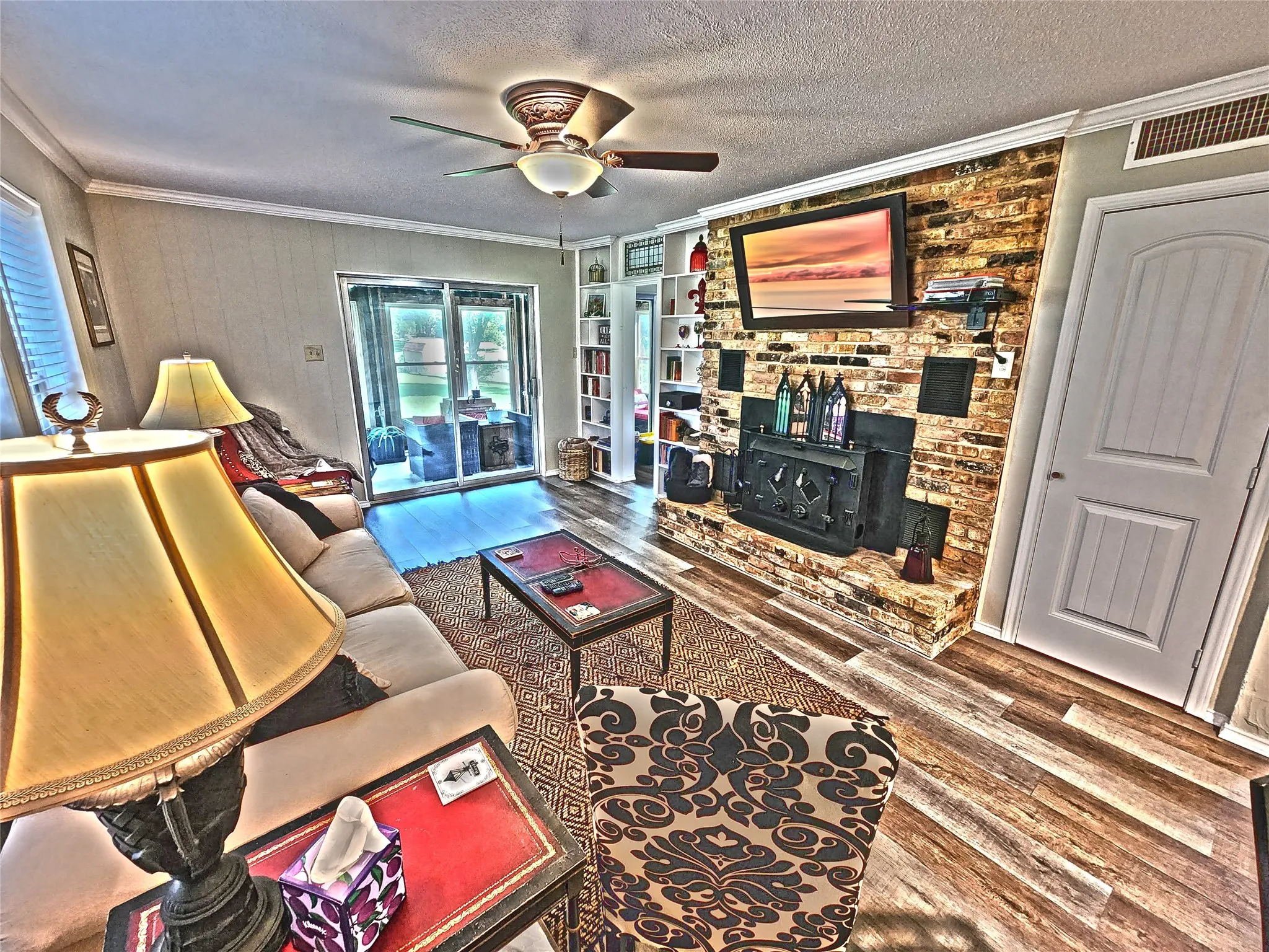 Single Family Residence For Rent in Henderson County , 542 Wildewood Drive, Chandler, Texas 75758, 3 Bedrooms, 2 Bathrooms, Garage spaces, 2,100 Sqft, built in 1977, Price $2,795, mls#21256589, Real Estate Agent in Chandler, Homes For Rent in Henderson county, Homes For Rent in Chandler, Realtor in Chandler Texas, Real Estate Brokerage Independent Realty Texas, Luminita Cordes Realtor