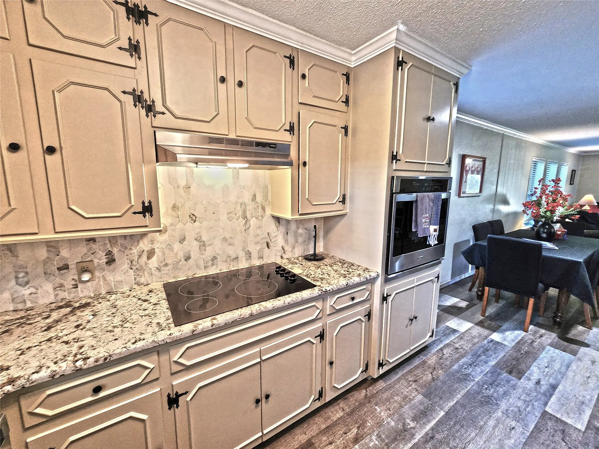 Single Family Residence For Rent in Henderson County , 542 Wildewood Drive, Chandler, Texas 75758, 3 Bedrooms, 2 Bathrooms, Garage spaces, 2,100 Sqft, built in 1977, Price $2,795, mls#21256589, Real Estate Agent in Chandler, Homes For Rent in Henderson county, Homes For Rent in Chandler, Realtor in Chandler Texas, Real Estate Brokerage Independent Realty Texas, Luminita Cordes Realtor