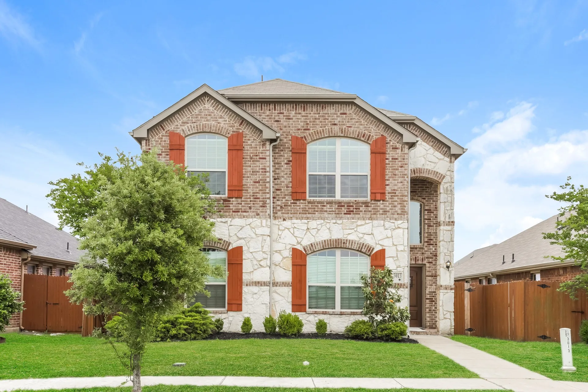 Single Family Residence For Sale in Kaufman County , 3013 Fluttermill Drive, Heartland, Texas 75126, 3 Bedroom, 3 Bathroom, 2 Garage spaces, 1,891 Sqft, built in 2017, Preowned, mls#21258197, Real Estate Agent in Heartland, Homes For Sale in Kaufman county, Homes For Sale in Heartland, Realtor in Heartland Texas, Real Estate Brokerage Independent Realty Texas, Luminita Cordes Realtor