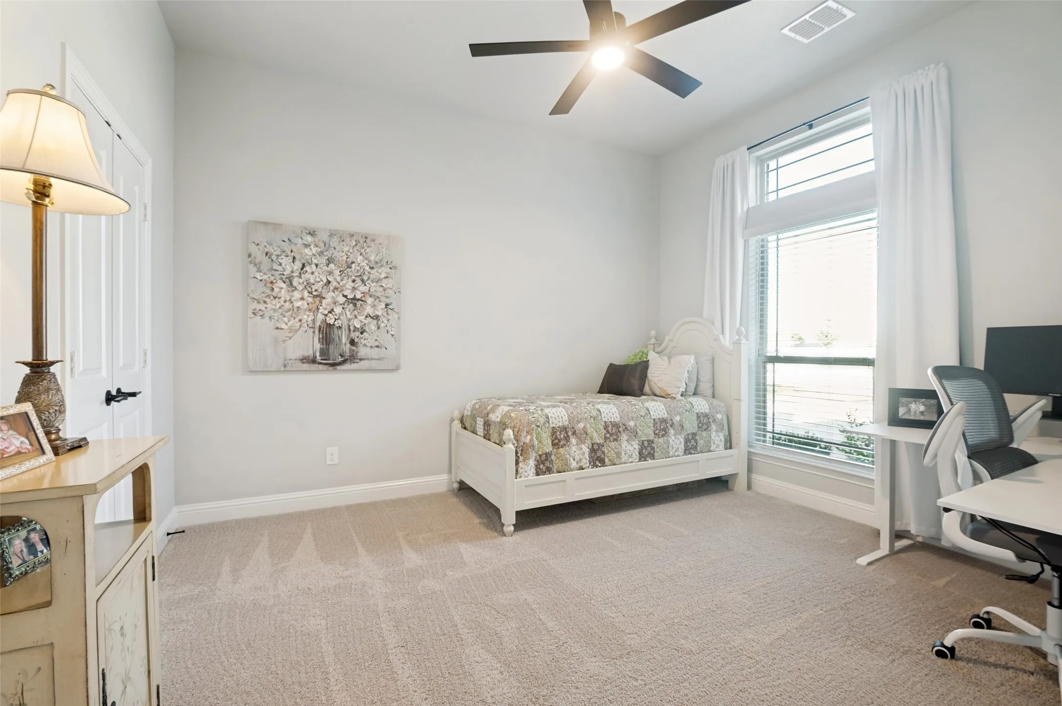 Single Family Residence For Sale in Ellis County , 206 Morning Light Lane, Waxahachie, Texas 75165, 3 Bedroom, 3 Bathroom, 2 Garage spaces, 2,301 Sqft, built in 2024, Preowned, mls#21258199, Real Estate Agent in Waxahachie, Homes For Sale in Ellis county, Homes For Sale in Waxahachie, Realtor in Waxahachie Texas, Real Estate Brokerage Independent Realty Texas, Luminita Cordes Realtor