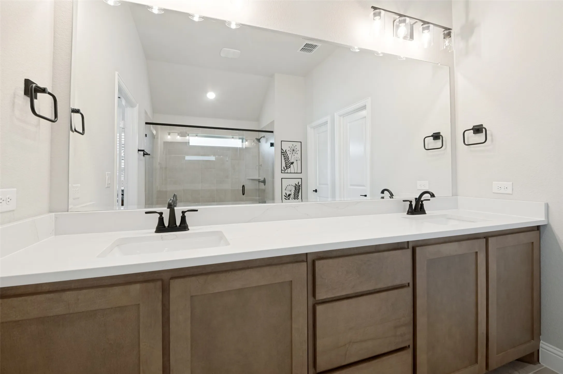 Single Family Residence For Sale in Ellis County , 206 Morning Light Lane, Waxahachie, Texas 75165, 3 Bedroom, 3 Bathroom, 2 Garage spaces, 2,301 Sqft, built in 2024, Preowned, mls#21258199, Real Estate Agent in Waxahachie, Homes For Sale in Ellis county, Homes For Sale in Waxahachie, Realtor in Waxahachie Texas, Real Estate Brokerage Independent Realty Texas, Luminita Cordes Realtor
