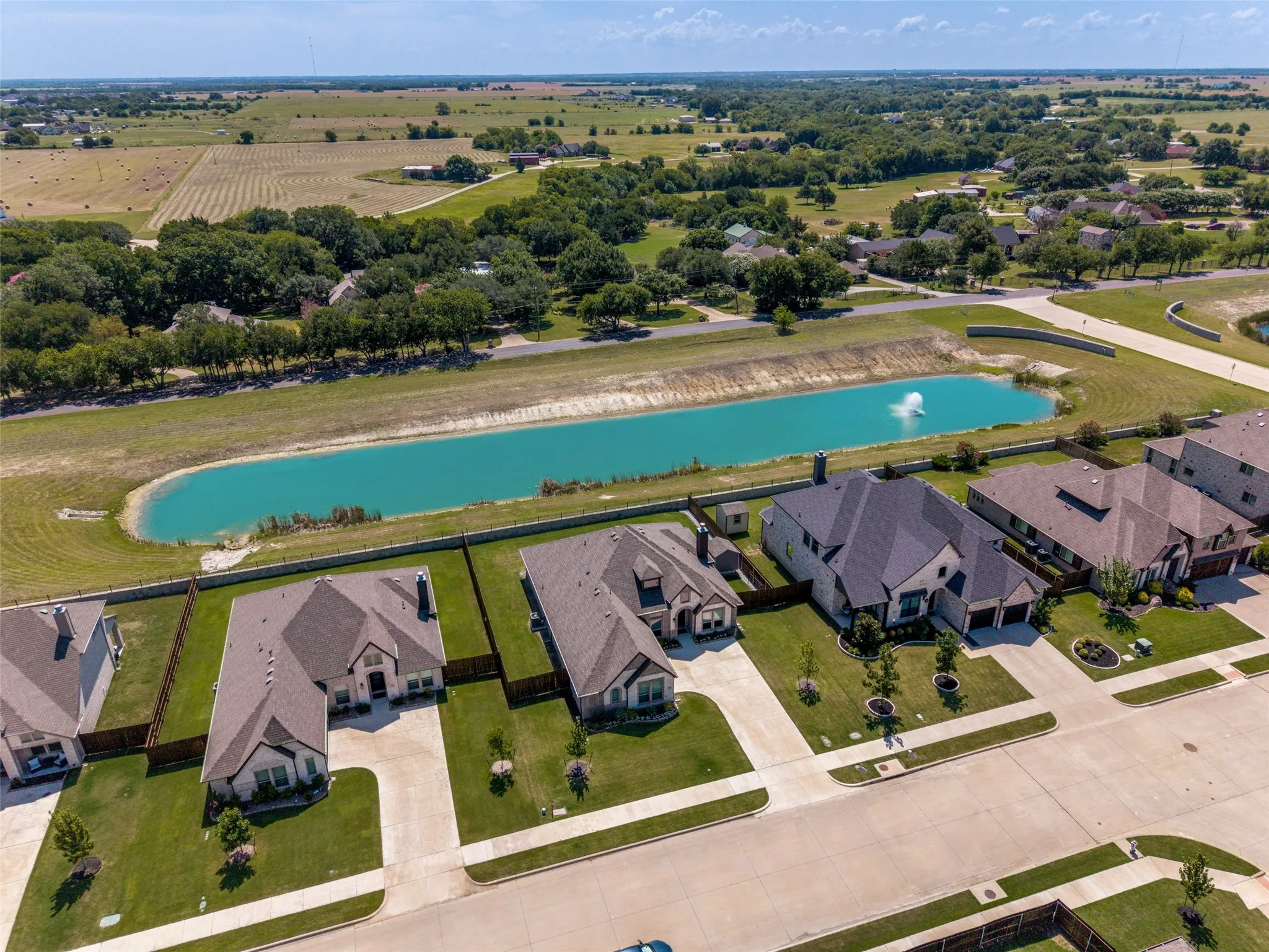 Single Family Residence For Sale in Ellis County , 206 Morning Light Lane, Waxahachie, Texas 75165, 3 Bedroom, 3 Bathroom, 2 Garage spaces, 2,301 Sqft, built in 2024, Preowned, mls#21258199, Real Estate Agent in Waxahachie, Homes For Sale in Ellis county, Homes For Sale in Waxahachie, Realtor in Waxahachie Texas, Real Estate Brokerage Independent Realty Texas, Luminita Cordes Realtor