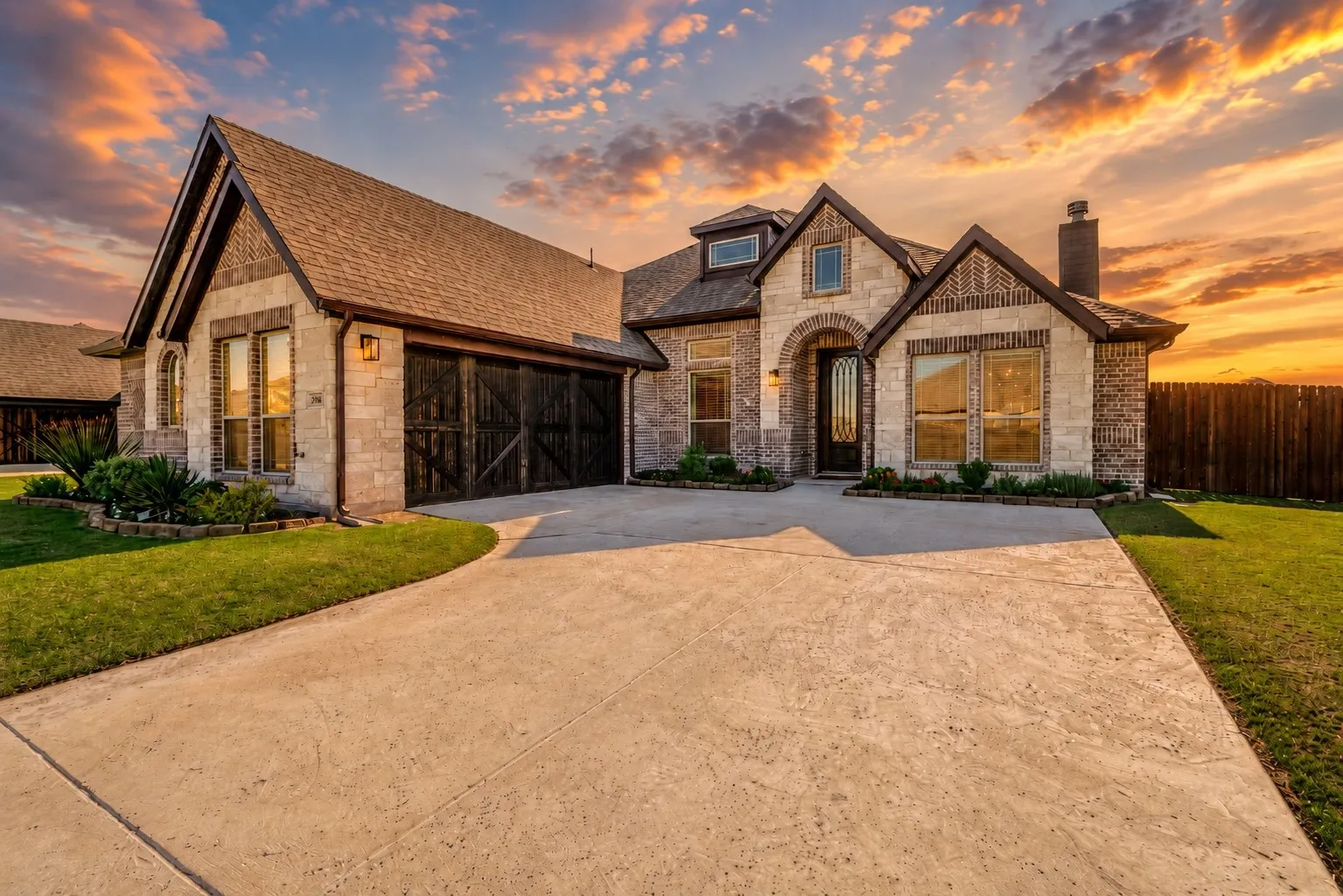 Single Family Residence For Sale in Ellis County , 206 Morning Light Lane, Waxahachie, Texas 75165, 3 Bedroom, 3 Bathroom, 2 Garage spaces, 2,301 Sqft, built in 2024, Preowned, mls#21258199, Real Estate Agent in Waxahachie, Homes For Sale in Ellis county, Homes For Sale in Waxahachie, Realtor in Waxahachie Texas, Real Estate Brokerage Independent Realty Texas, Luminita Cordes Realtor