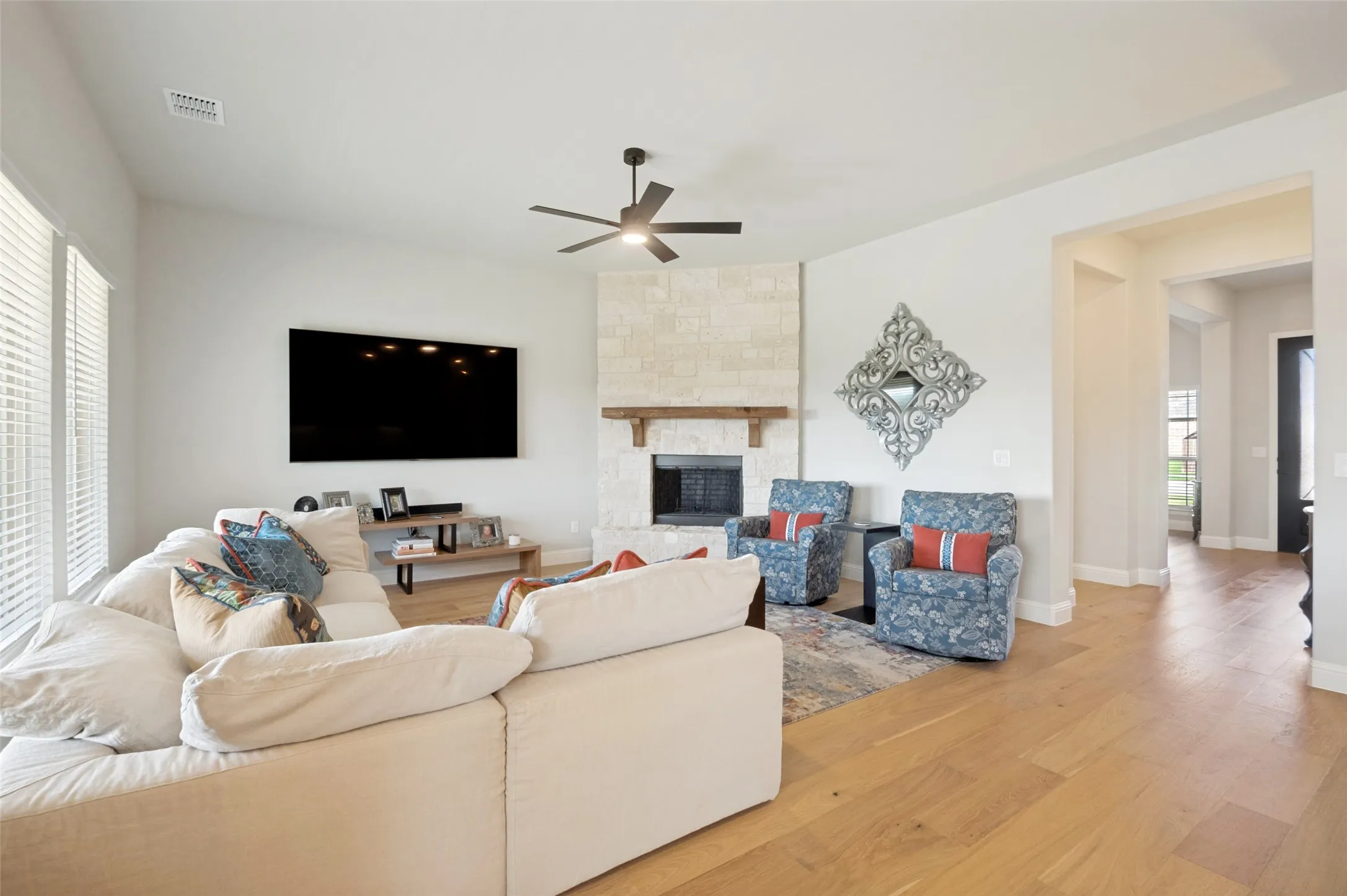 Single Family Residence For Sale in Ellis County , 206 Morning Light Lane, Waxahachie, Texas 75165, 3 Bedroom, 3 Bathroom, 2 Garage spaces, 2,301 Sqft, built in 2024, Preowned, mls#21258199, Real Estate Agent in Waxahachie, Homes For Sale in Ellis county, Homes For Sale in Waxahachie, Realtor in Waxahachie Texas, Real Estate Brokerage Independent Realty Texas, Luminita Cordes Realtor