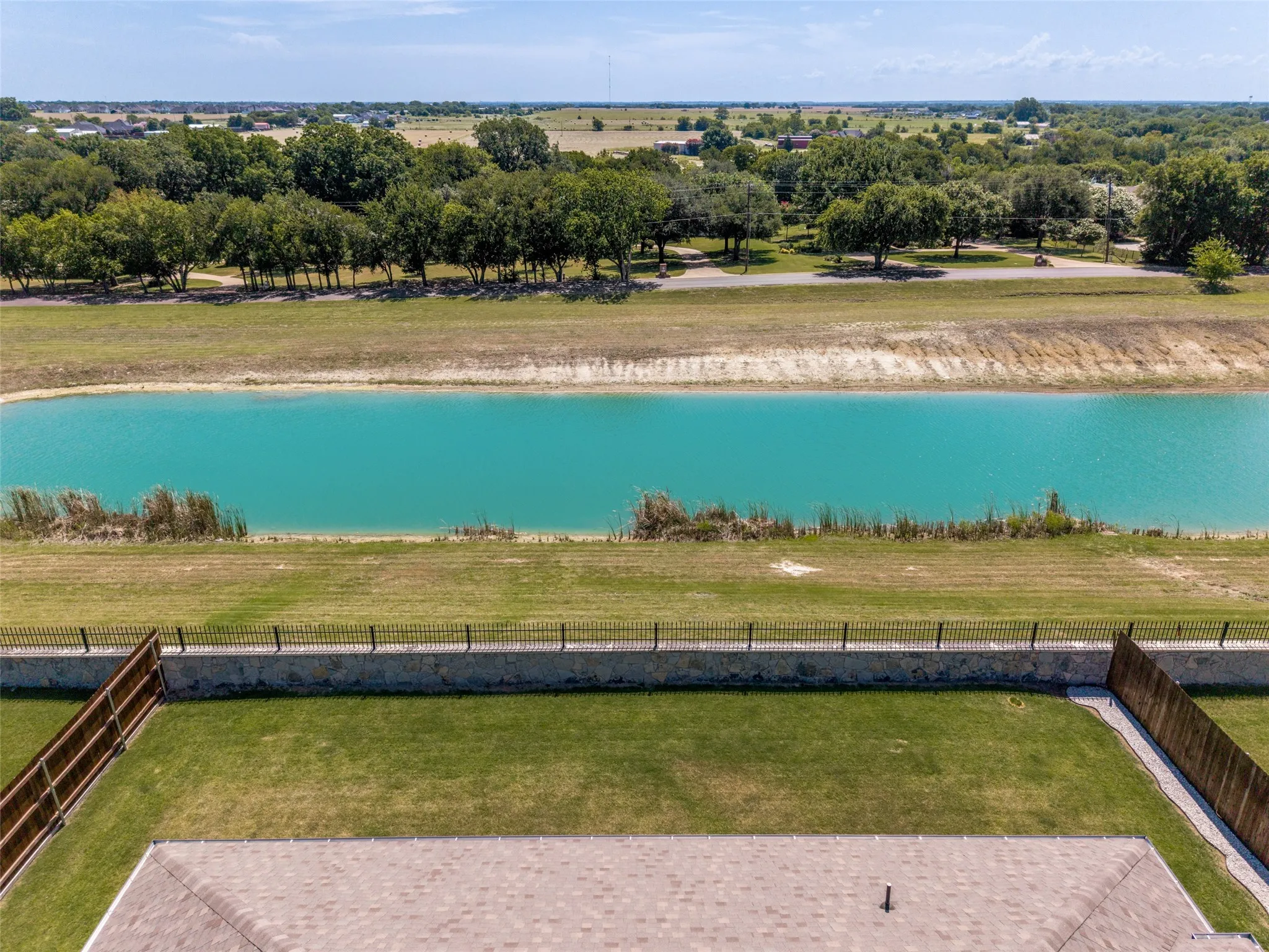 Single Family Residence For Sale in Ellis County , 206 Morning Light Lane, Waxahachie, Texas 75165, 3 Bedroom, 3 Bathroom, 2 Garage spaces, 2,301 Sqft, built in 2024, Preowned, mls#21258199, Real Estate Agent in Waxahachie, Homes For Sale in Ellis county, Homes For Sale in Waxahachie, Realtor in Waxahachie Texas, Real Estate Brokerage Independent Realty Texas, Luminita Cordes Realtor