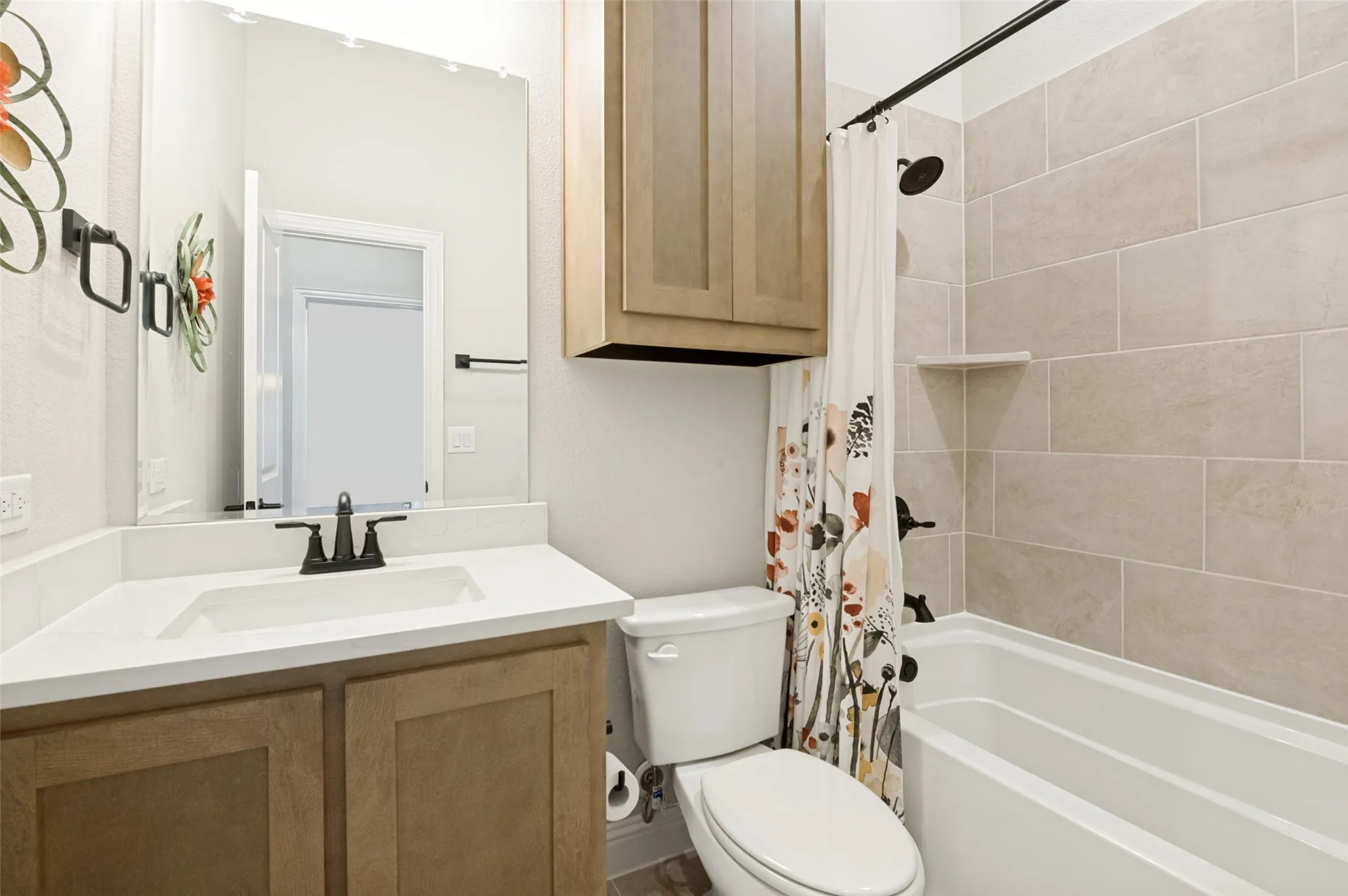 Single Family Residence For Sale in Ellis County , 206 Morning Light Lane, Waxahachie, Texas 75165, 3 Bedroom, 3 Bathroom, 2 Garage spaces, 2,301 Sqft, built in 2024, Preowned, mls#21258199, Real Estate Agent in Waxahachie, Homes For Sale in Ellis county, Homes For Sale in Waxahachie, Realtor in Waxahachie Texas, Real Estate Brokerage Independent Realty Texas, Luminita Cordes Realtor