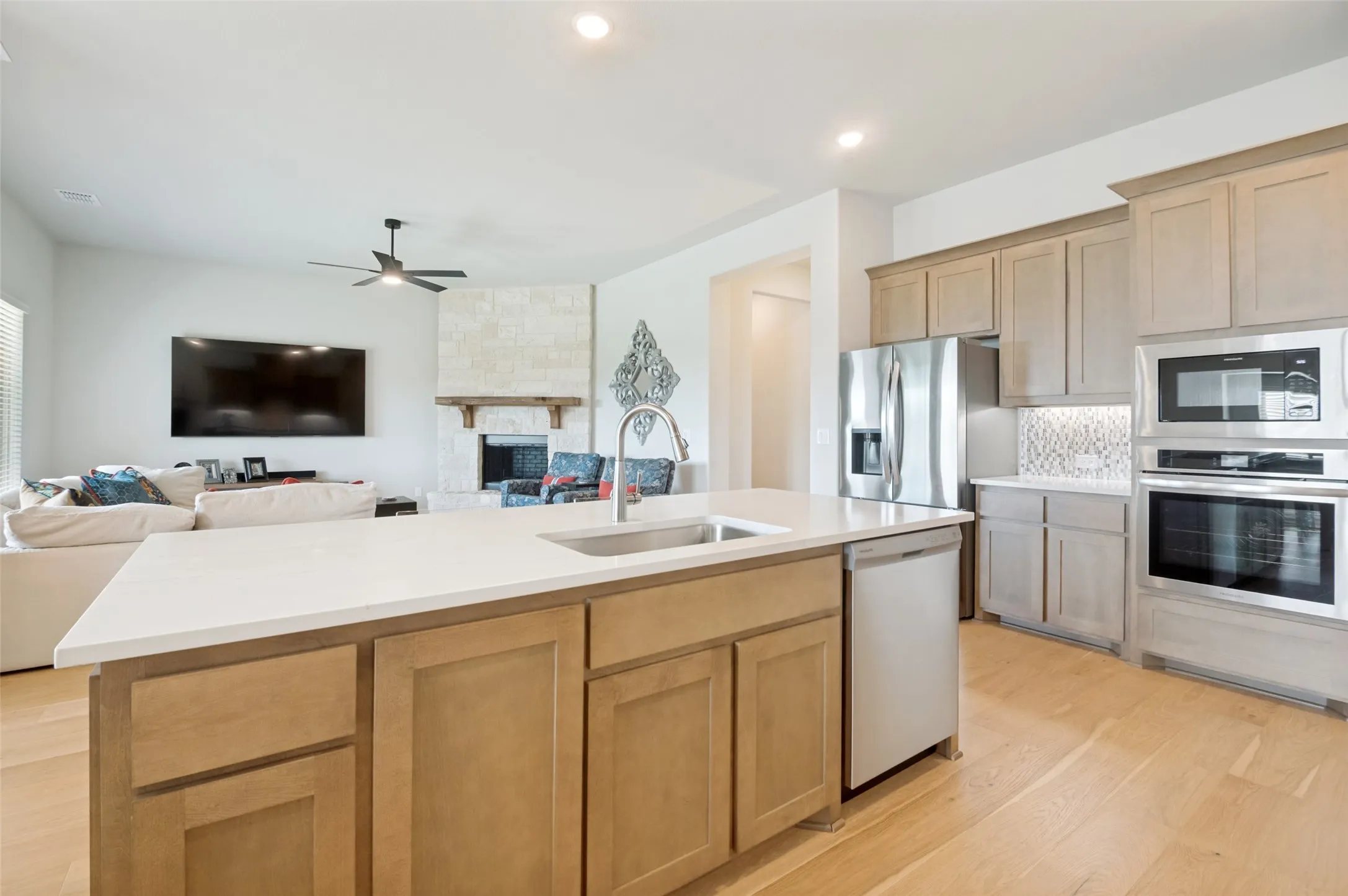 Single Family Residence For Sale in Ellis County , 206 Morning Light Lane, Waxahachie, Texas 75165, 3 Bedroom, 3 Bathroom, 2 Garage spaces, 2,301 Sqft, built in 2024, Preowned, mls#21258199, Real Estate Agent in Waxahachie, Homes For Sale in Ellis county, Homes For Sale in Waxahachie, Realtor in Waxahachie Texas, Real Estate Brokerage Independent Realty Texas, Luminita Cordes Realtor