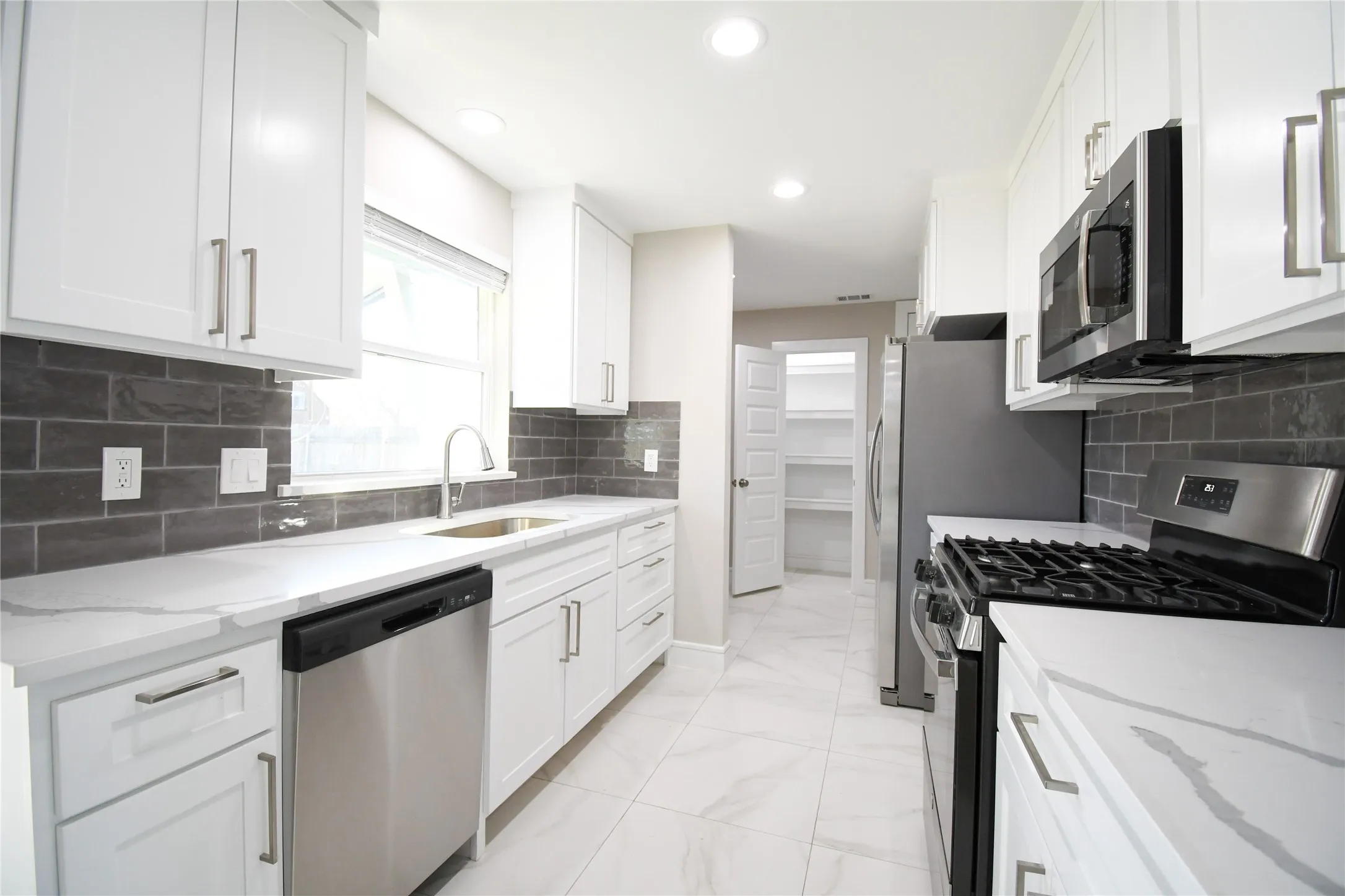 Single Family Residence For Rent in Dallas County , 1422 Addington Street, Irving, Texas 75062, 4 Bedrooms, 3 Bathrooms, 2 Garage spaces, 1,689 Sqft, built in 2022, Preowned, Price $3,100, mls#21258220, Real Estate Agent in Irving, Homes For Rent in Dallas county, Homes For Rent in Irving, Realtor in Irving Texas, Real Estate Brokerage Independent Realty Texas, Luminita Cordes Realtor