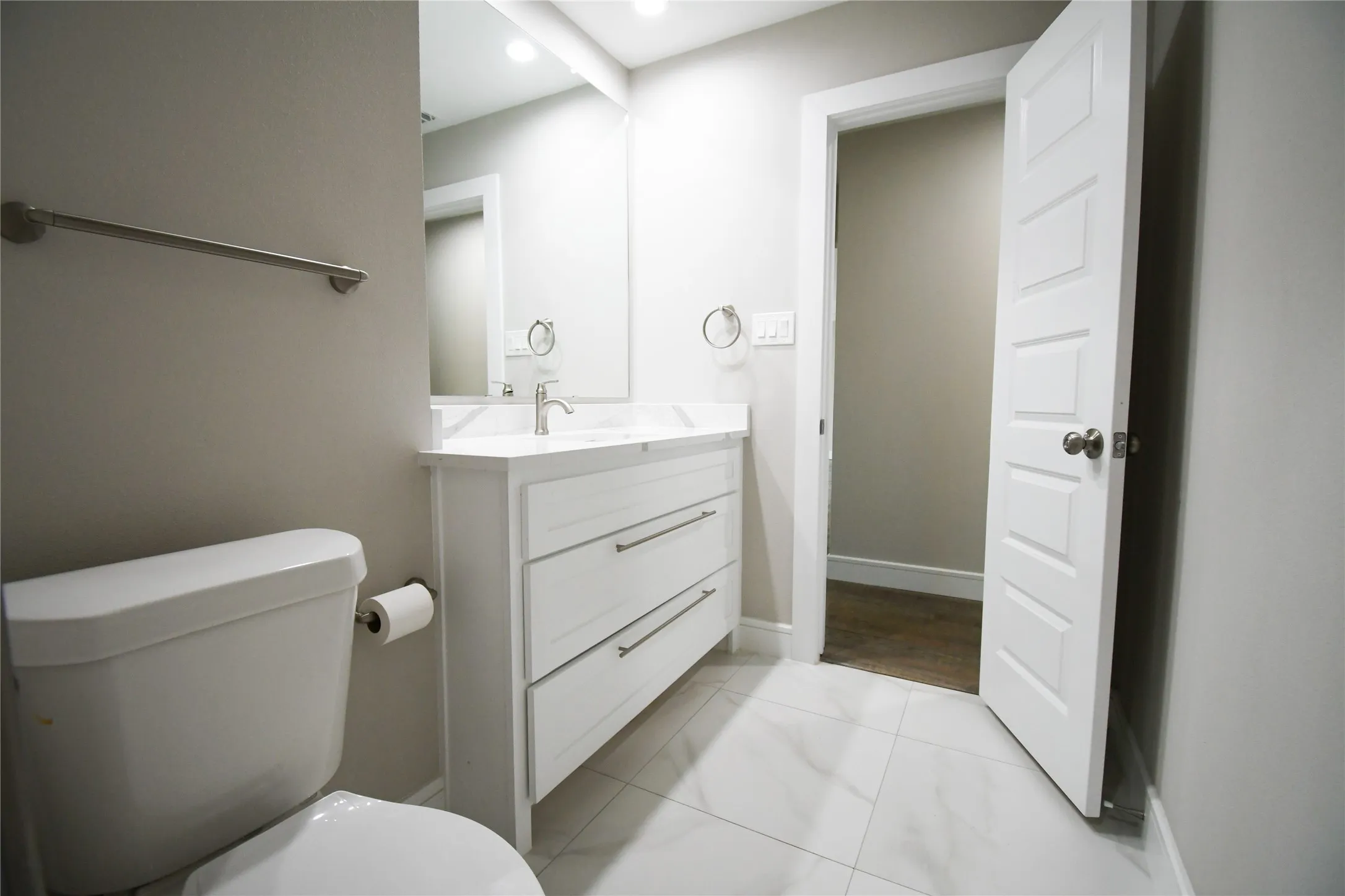 Single Family Residence For Rent in Dallas County , 1422 Addington Street, Irving, Texas 75062, 4 Bedrooms, 3 Bathrooms, 2 Garage spaces, 1,689 Sqft, built in 2022, Preowned, Price $3,100, mls#21258220, Real Estate Agent in Irving, Homes For Rent in Dallas county, Homes For Rent in Irving, Realtor in Irving Texas, Real Estate Brokerage Independent Realty Texas, Luminita Cordes Realtor