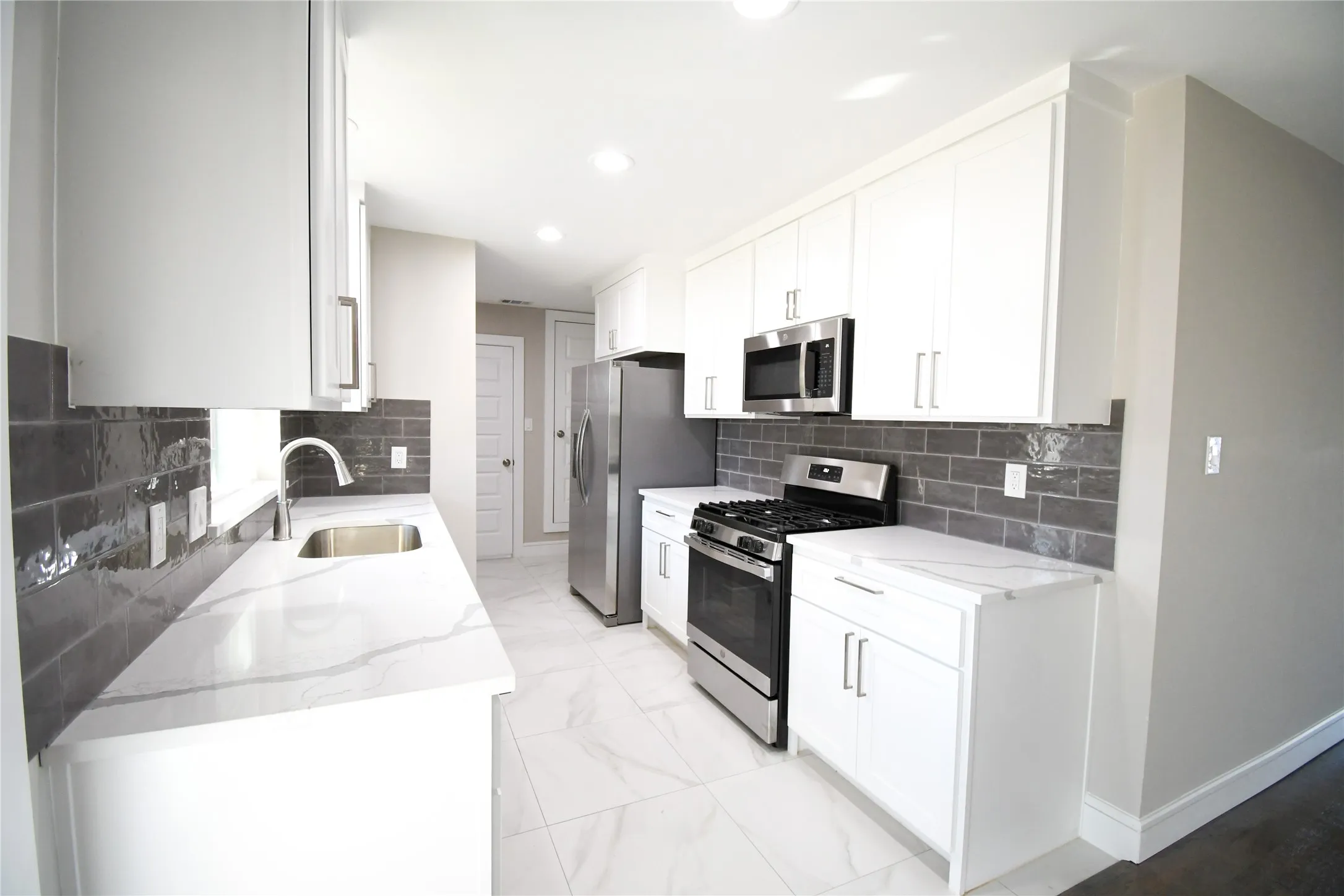Single Family Residence For Rent in Dallas County , 1422 Addington Street, Irving, Texas 75062, 4 Bedrooms, 3 Bathrooms, 2 Garage spaces, 1,689 Sqft, built in 2022, Preowned, Price $3,100, mls#21258220, Real Estate Agent in Irving, Homes For Rent in Dallas county, Homes For Rent in Irving, Realtor in Irving Texas, Real Estate Brokerage Independent Realty Texas, Luminita Cordes Realtor