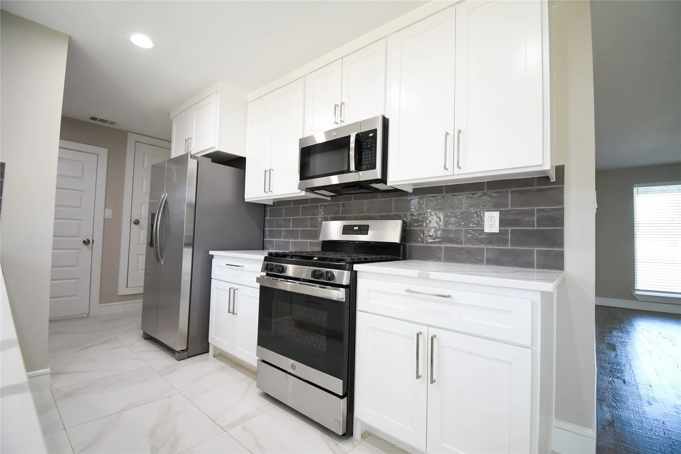 Single Family Residence For Rent in Dallas County , 1422 Addington Street, Irving, Texas 75062, 4 Bedrooms, 3 Bathrooms, 2 Garage spaces, 1,689 Sqft, built in 2022, Preowned, Price $3,100, mls#21258220, Real Estate Agent in Irving, Homes For Rent in Dallas county, Homes For Rent in Irving, Realtor in Irving Texas, Real Estate Brokerage Independent Realty Texas, Luminita Cordes Realtor