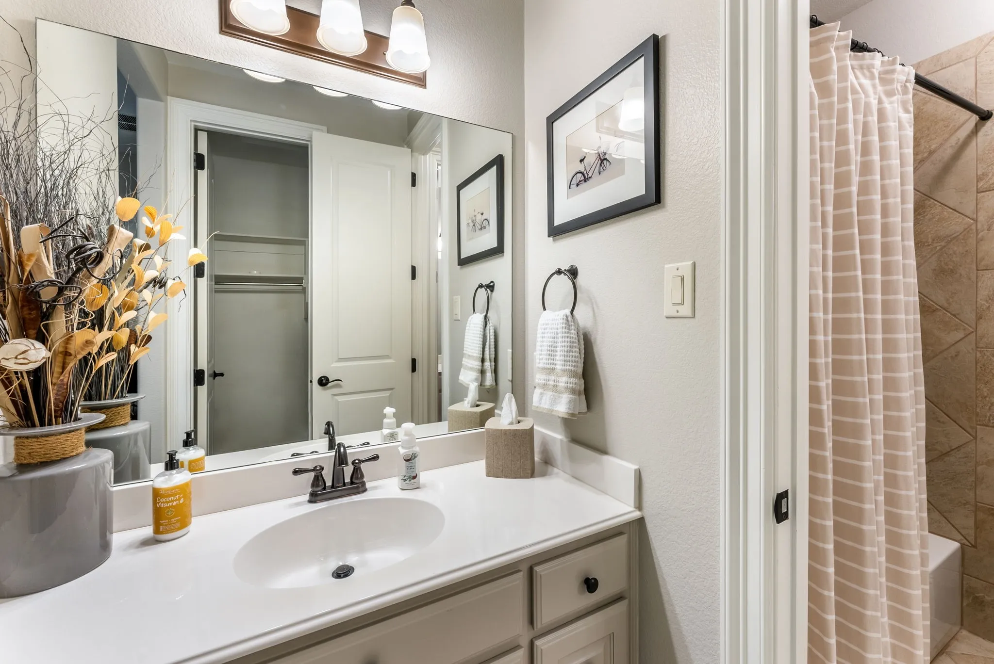 Single Family Residence For Rent in Collin County , 4001 Arches Lane, Prosper, Texas 75078, 5 Bedroom, 5 Bathroom, 3 Garage spaces, 4,580 Sqft, built in 2008, Preowned, mls#21258214, Real Estate Agent in Prosper, Homes For Rent in Collin county, Homes For Rent in Prosper, Realtor in Prosper Texas, Real Estate Brokerage Independent Realty Texas, Luminita Cordes Realtor