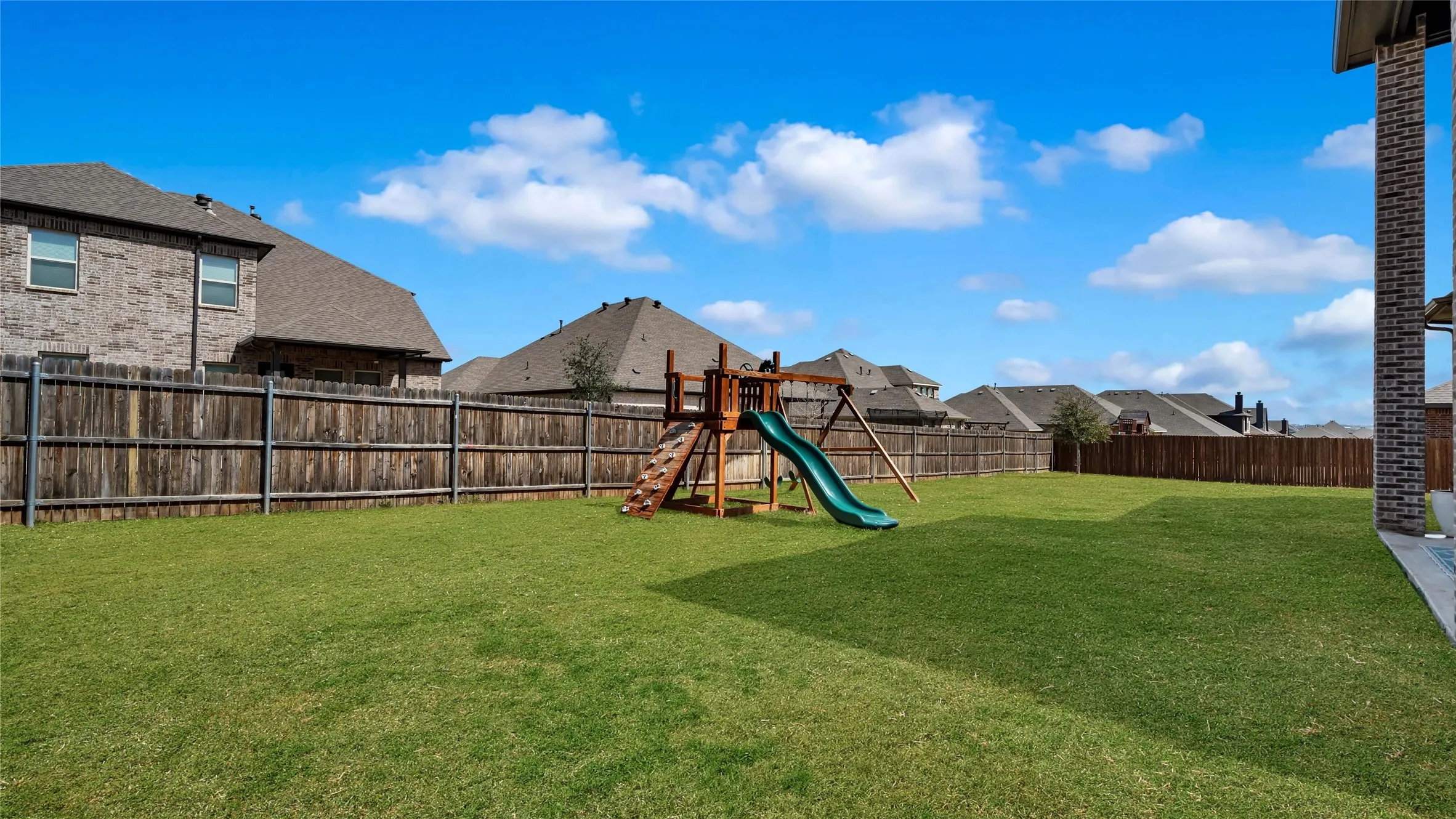 Single Family Residence For Sale in Denton County , 1017 Wrenwood Drive, Justin, Texas 76247, 4 Bedroom, 4 Bathroom, 2 Garage spaces, 3,835 Sqft, built in 2020, mls#21258218, Real Estate Agent in Justin, Homes For Sale in Denton county, Homes For Sale in Justin, Realtor in Justin Texas, Real Estate Brokerage Independent Realty Texas, Luminita Cordes Realtor