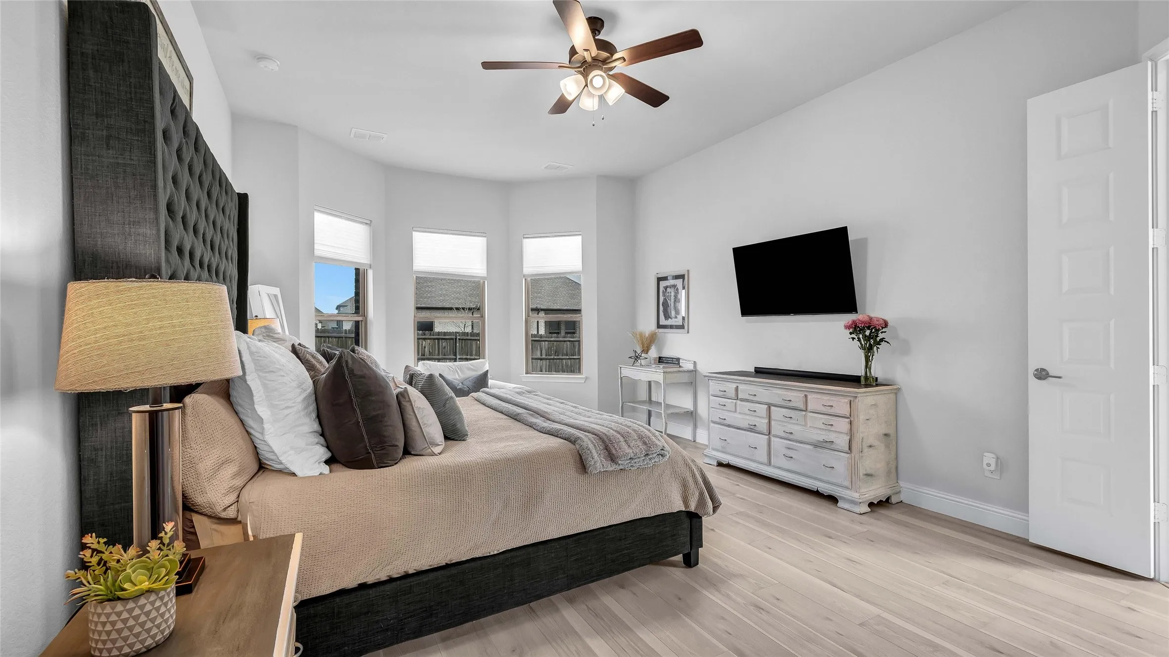 Single Family Residence For Sale in Denton County , 1017 Wrenwood Drive, Justin, Texas 76247, 4 Bedroom, 4 Bathroom, 2 Garage spaces, 3,835 Sqft, built in 2020, mls#21258218, Real Estate Agent in Justin, Homes For Sale in Denton county, Homes For Sale in Justin, Realtor in Justin Texas, Real Estate Brokerage Independent Realty Texas, Luminita Cordes Realtor