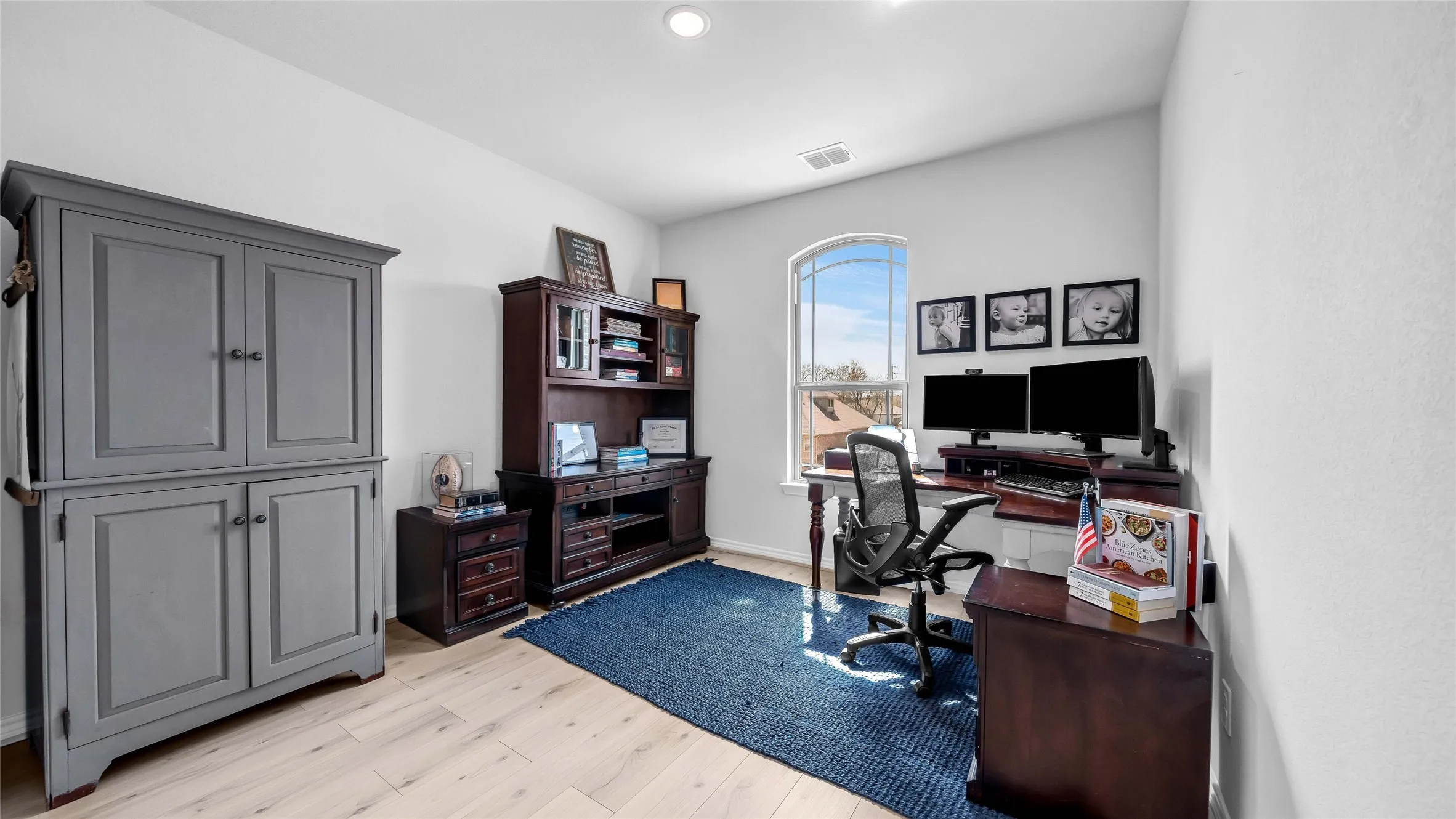 Single Family Residence For Sale in Denton County , 1017 Wrenwood Drive, Justin, Texas 76247, 4 Bedroom, 4 Bathroom, 2 Garage spaces, 3,835 Sqft, built in 2020, mls#21258218, Real Estate Agent in Justin, Homes For Sale in Denton county, Homes For Sale in Justin, Realtor in Justin Texas, Real Estate Brokerage Independent Realty Texas, Luminita Cordes Realtor