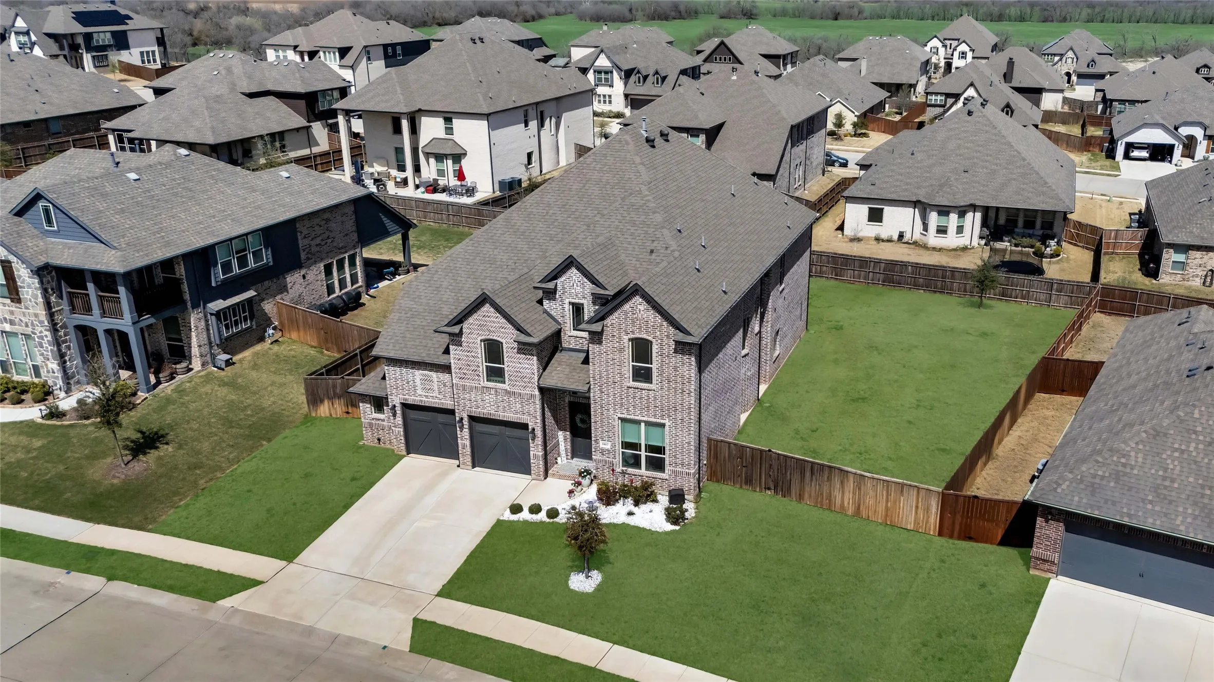 Single Family Residence For Sale in Denton County , 1017 Wrenwood Drive, Justin, Texas 76247, 4 Bedroom, 4 Bathroom, 2 Garage spaces, 3,835 Sqft, built in 2020, mls#21258218, Real Estate Agent in Justin, Homes For Sale in Denton county, Homes For Sale in Justin, Realtor in Justin Texas, Real Estate Brokerage Independent Realty Texas, Luminita Cordes Realtor