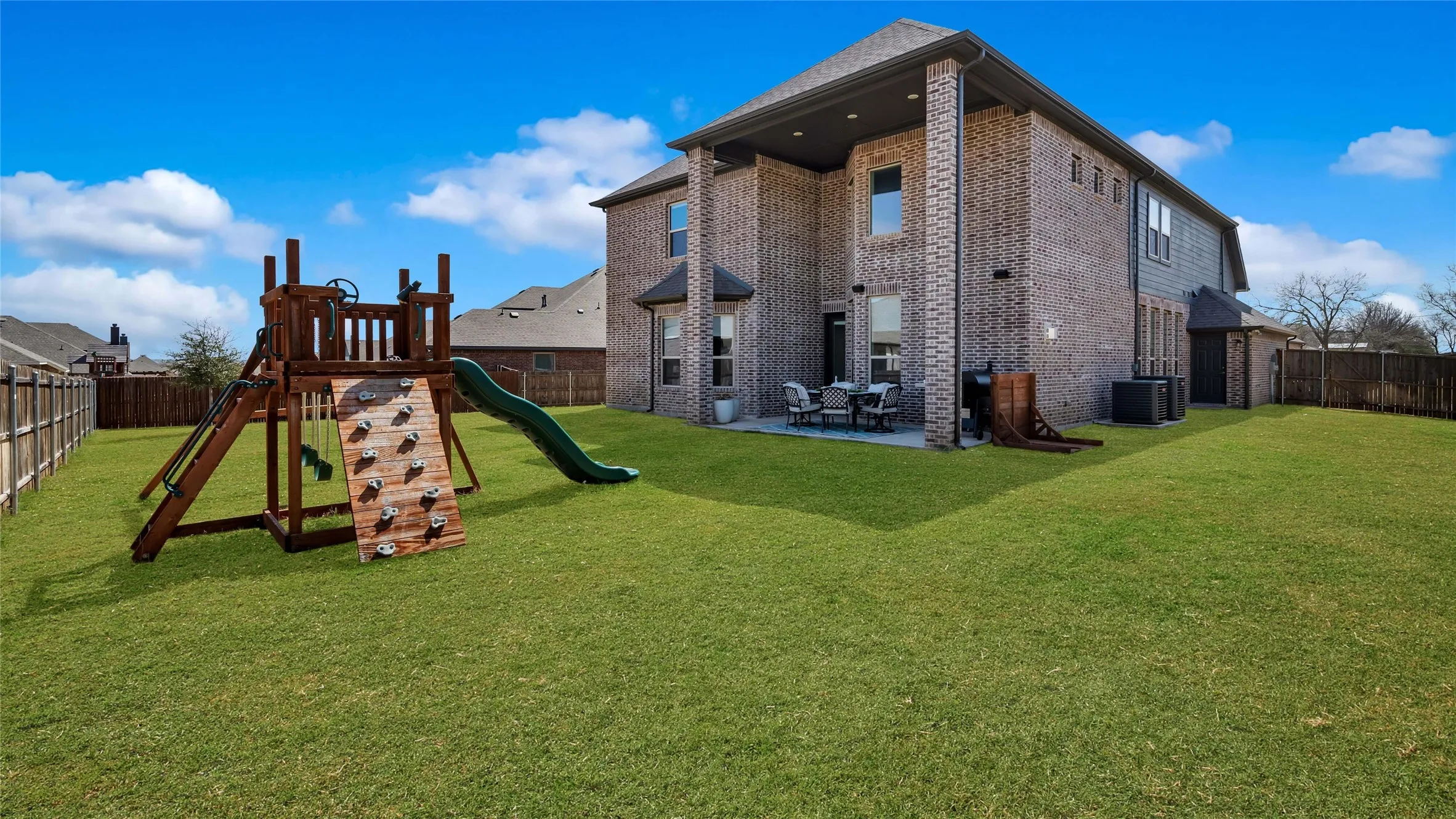 Single Family Residence For Sale in Denton County , 1017 Wrenwood Drive, Justin, Texas 76247, 4 Bedroom, 4 Bathroom, 2 Garage spaces, 3,835 Sqft, built in 2020, mls#21258218, Real Estate Agent in Justin, Homes For Sale in Denton county, Homes For Sale in Justin, Realtor in Justin Texas, Real Estate Brokerage Independent Realty Texas, Luminita Cordes Realtor