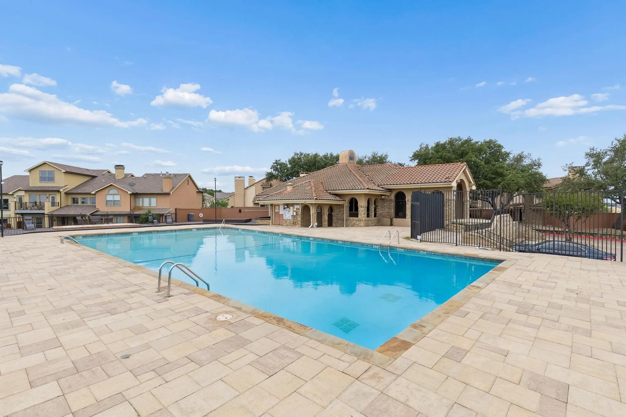 Condominium For Sale in Dallas County , 4280 Cuesta Drive, Irving, Texas 75038, 3 Bedrooms, 3 Bathrooms, 2 Garage spaces, 1,461 Sqft, built in 1981, Price $319,900, mls#21252550, Real Estate Agent in Irving, Homes For Sale in Dallas county, Homes For Sale in Irving, Realtor in Irving Texas, Real Estate Brokerage Independent Realty Texas, Luminita Cordes Realtor